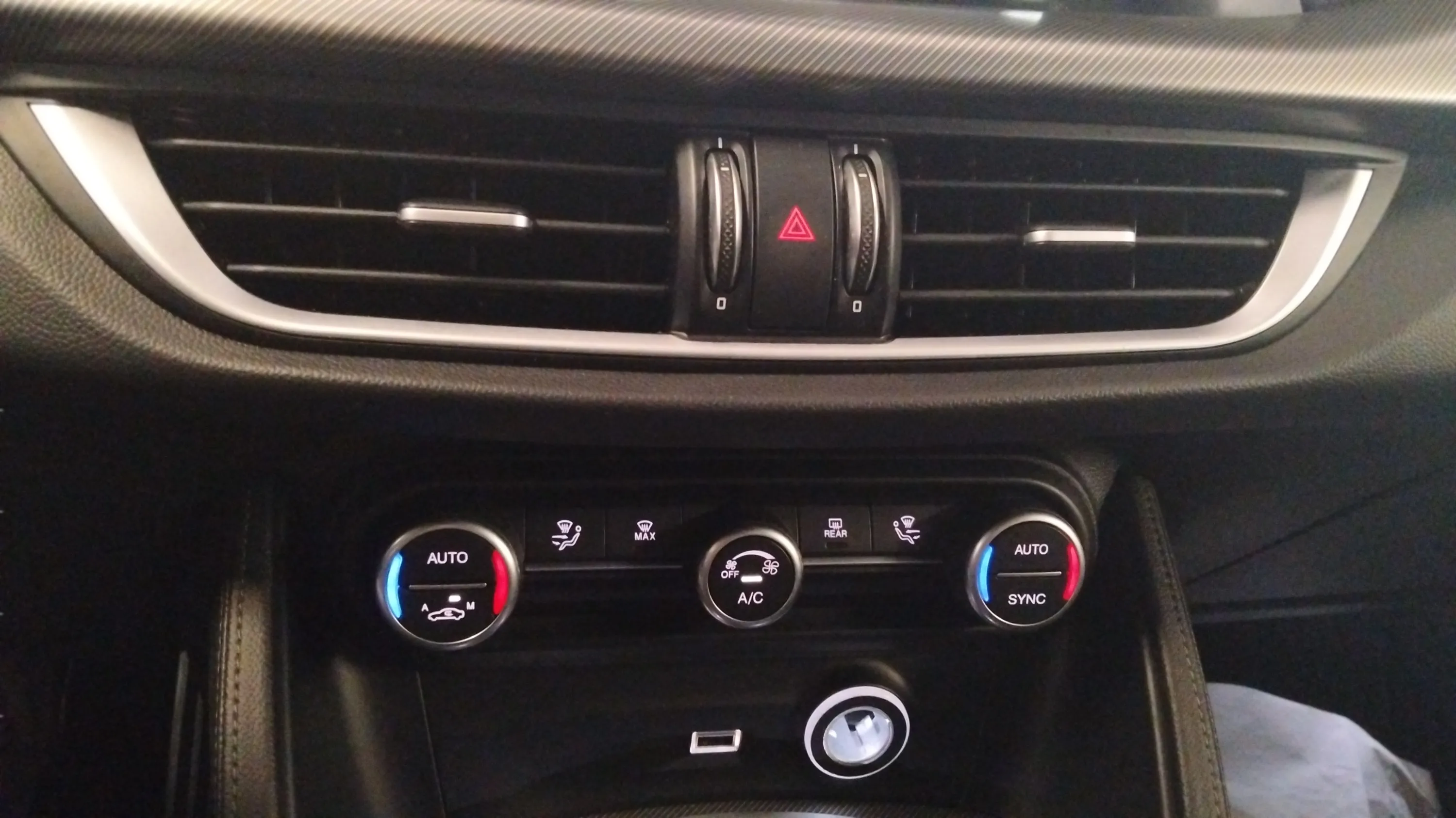 Alfa Romeo Stelvio 2.0 Gasolina Sprint Q4 - foto 17