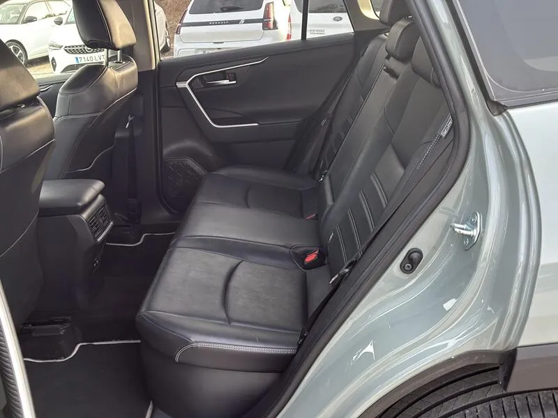 Toyota RAV4 2.5l 220H Advance Plus - foto 29