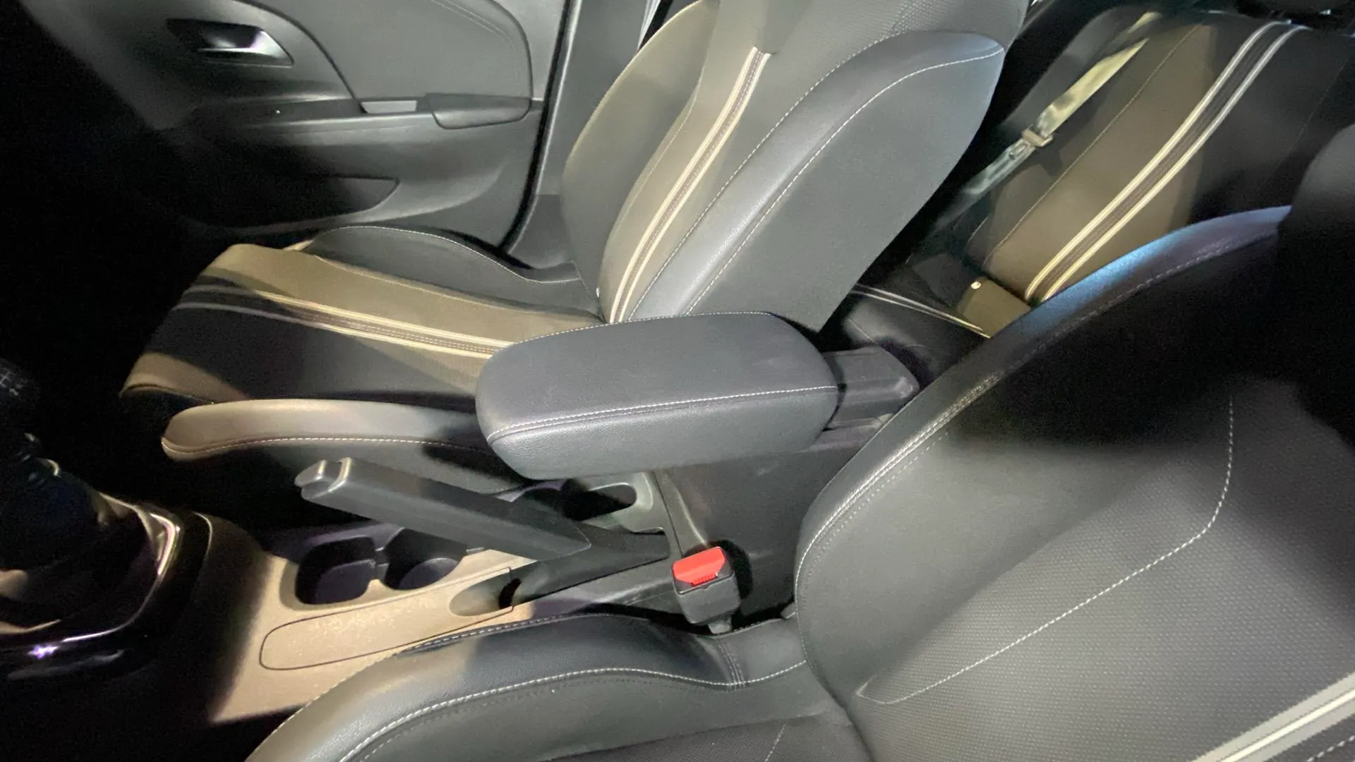 Opel Corsa 1.2T XHL GS - foto 37