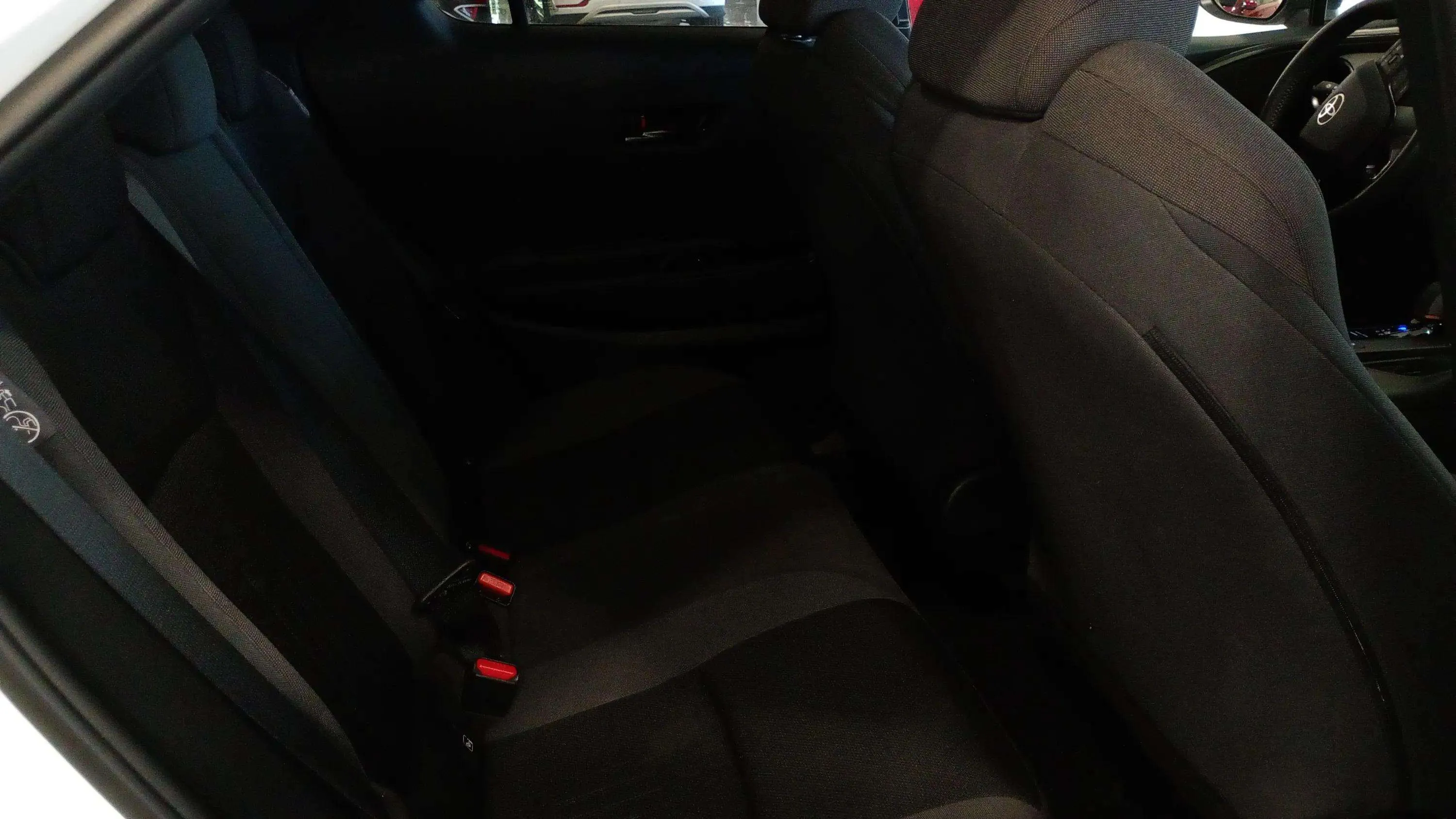 Toyota C-HR 1.8 140H Advance - foto 17