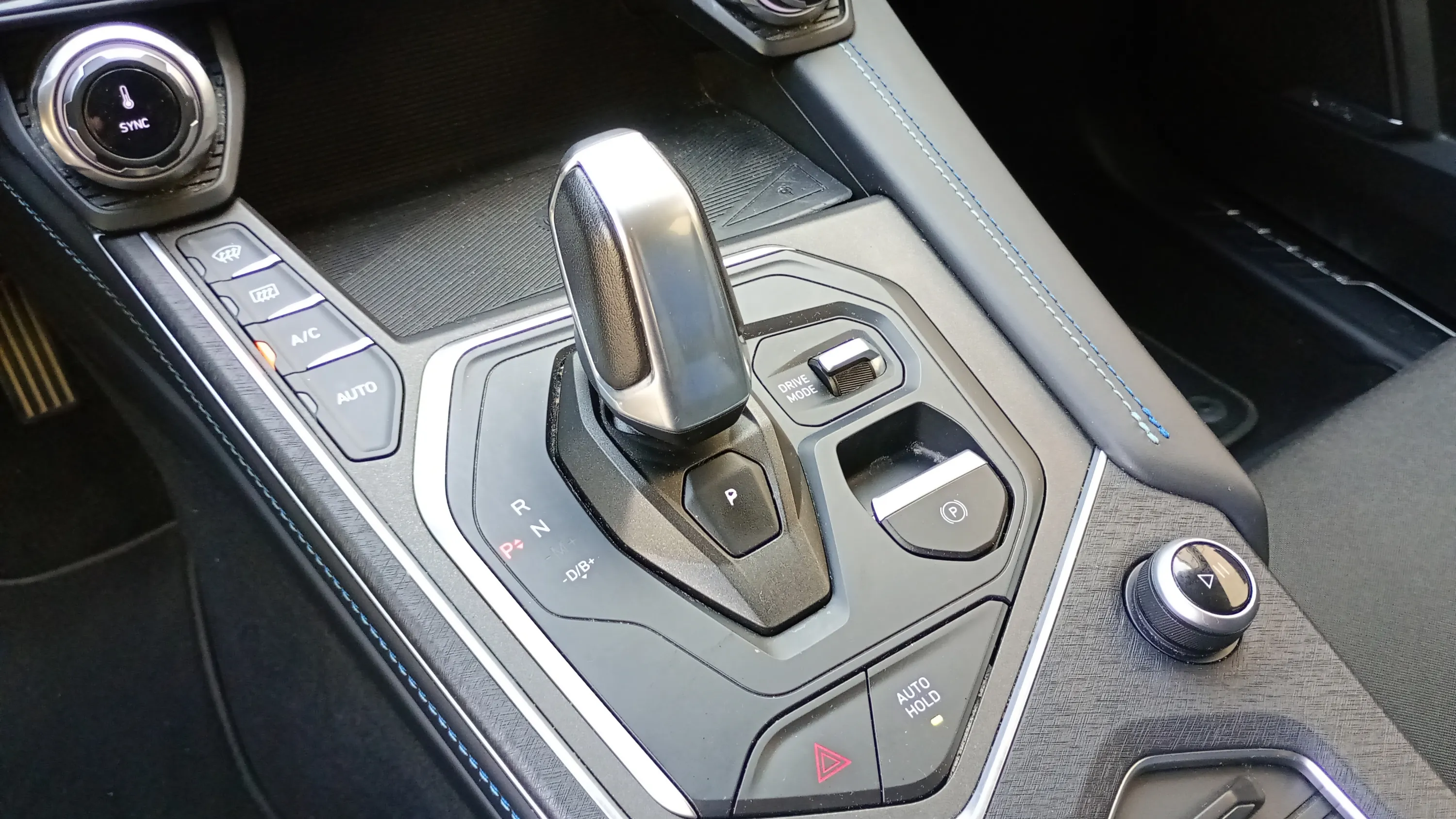 Lynk & Co 01 1.5 PHEV - foto 17
