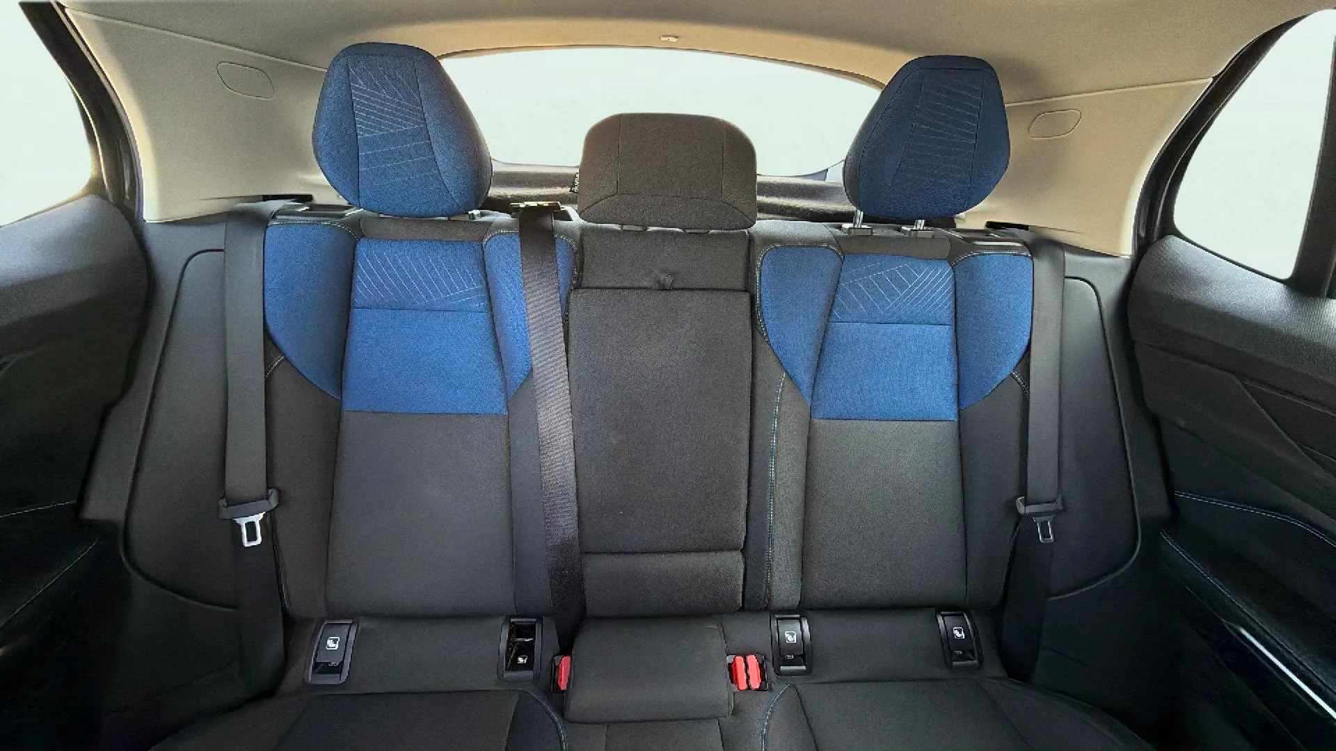 Lynk & Co 01 1.5 PHEV - foto 18