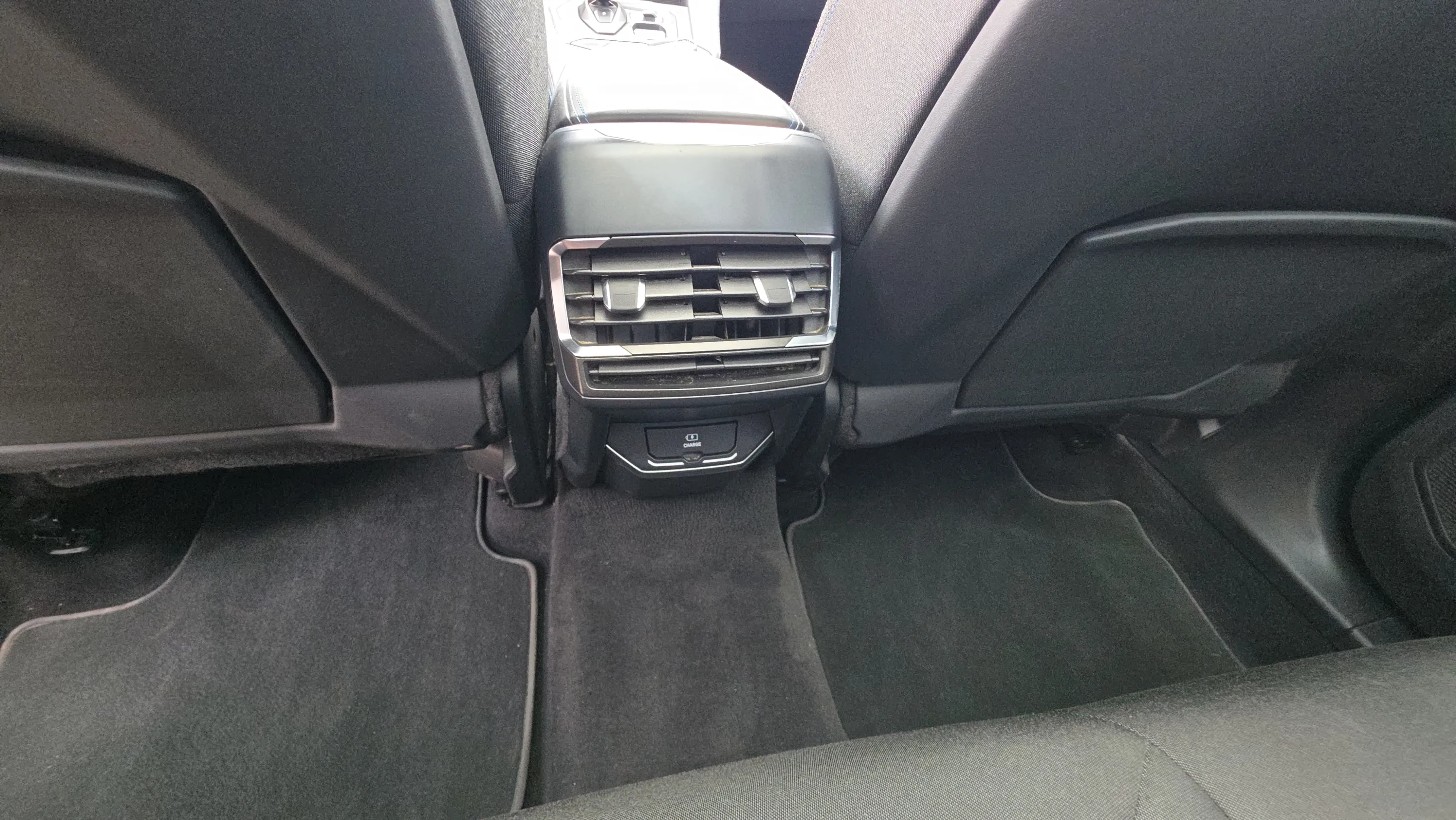 Lynk & Co 01 1.5 PHEV 6. - foto 20