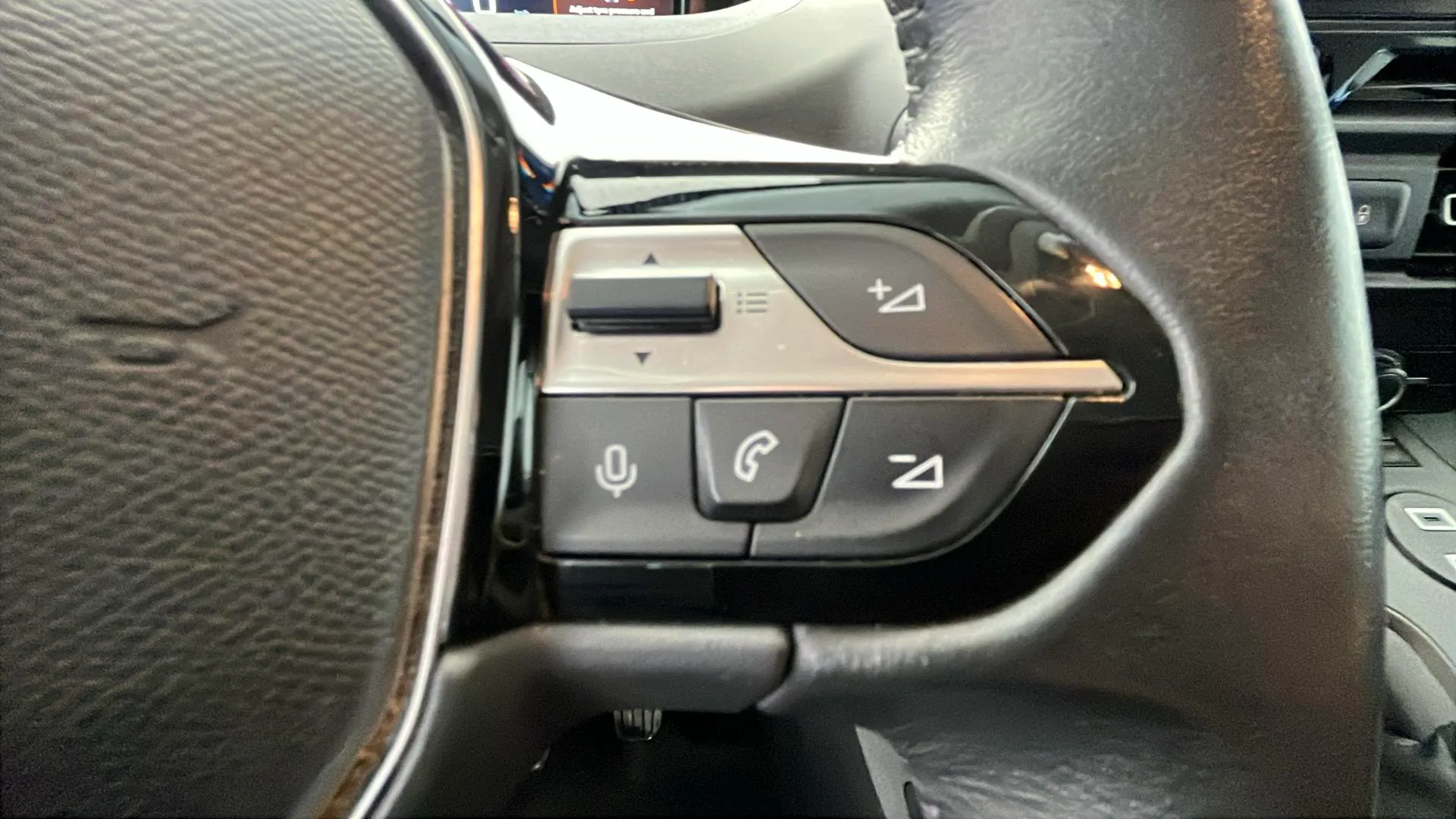 Peugeot Rifter Allure BlueHDi 100 - foto 25