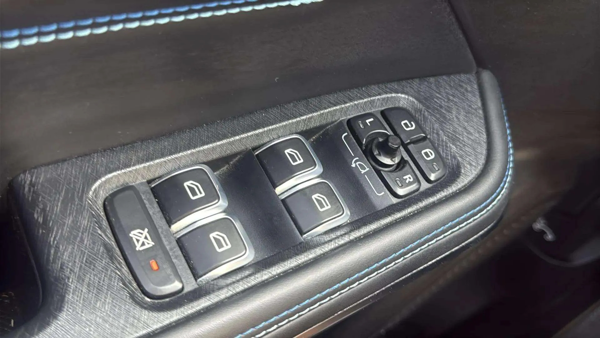 Lynk & Co 01 1.5 PHEV - foto 25