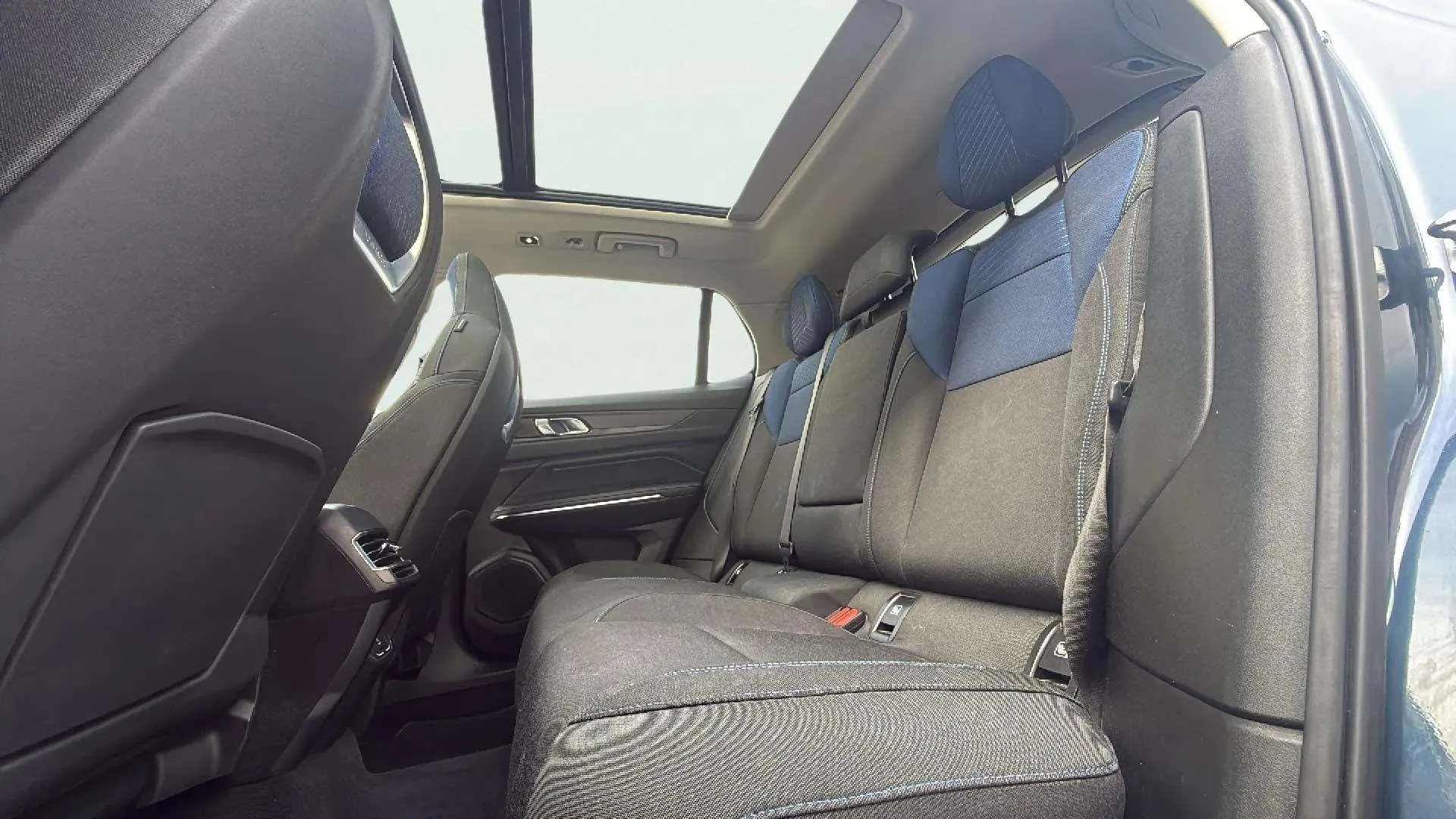 Lynk & Co 01 1.5 PHEV - foto 18