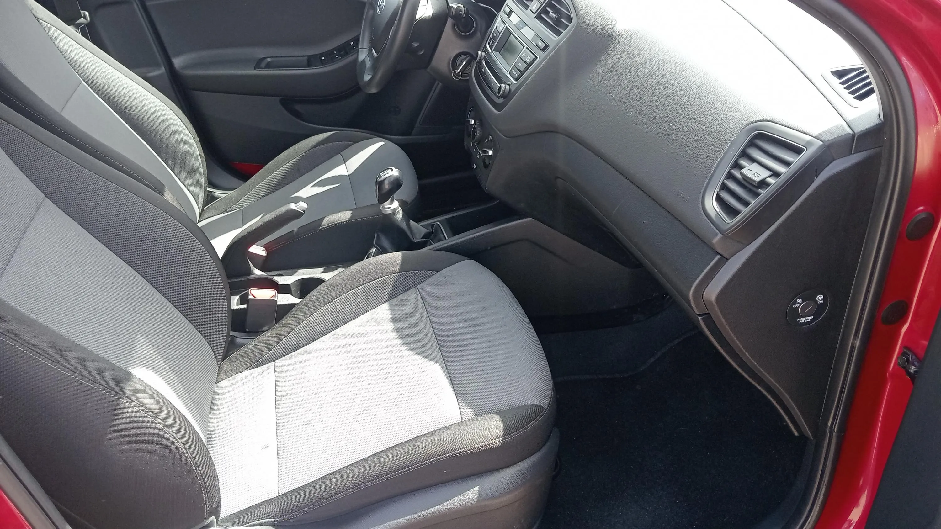 Hyundai i20 1.2 MPI Essence LE - foto 17