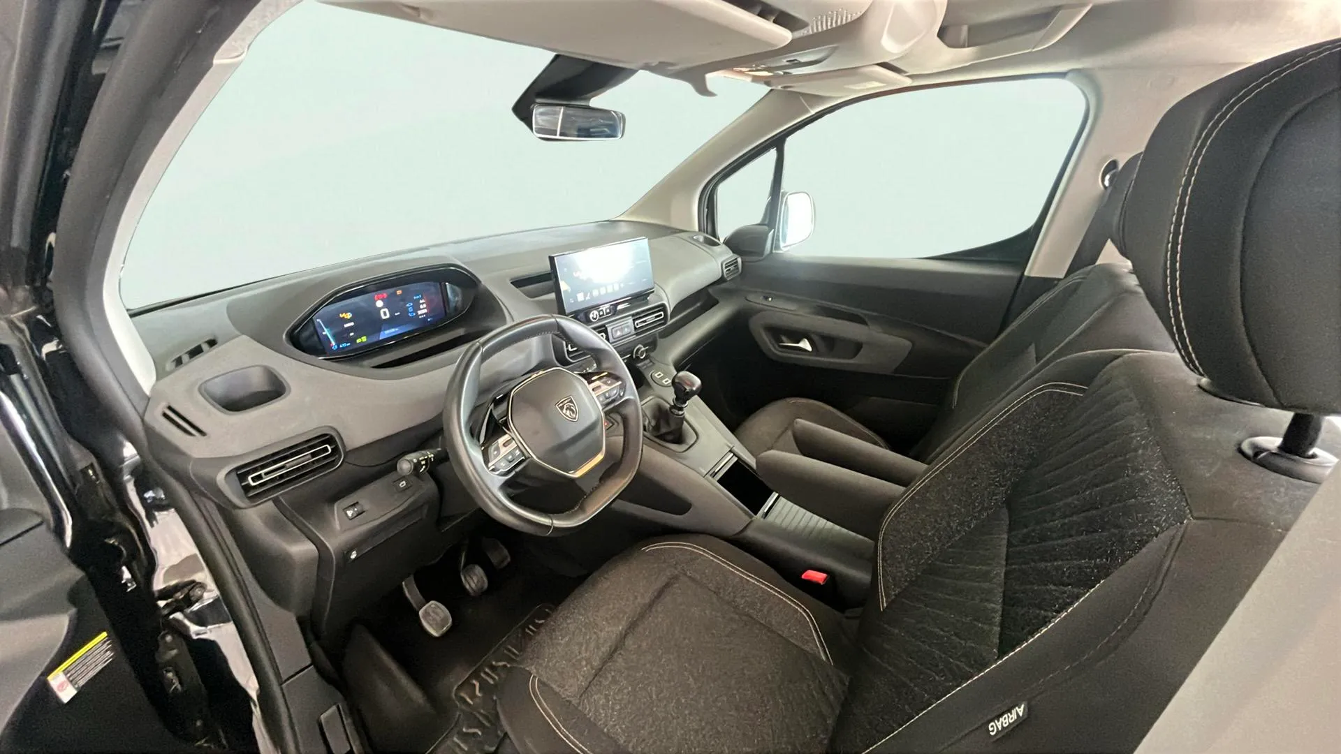 Peugeot Rifter Allure BlueHDi 100 - foto 22
