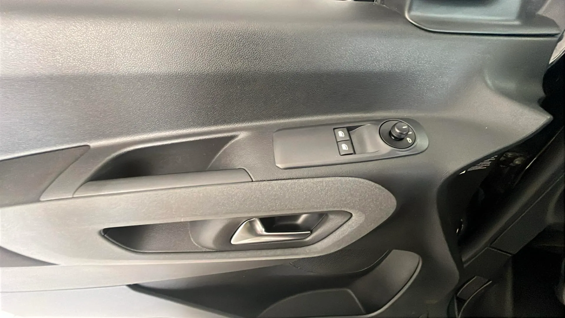 Peugeot Rifter Allure BlueHDi 100 - foto 21