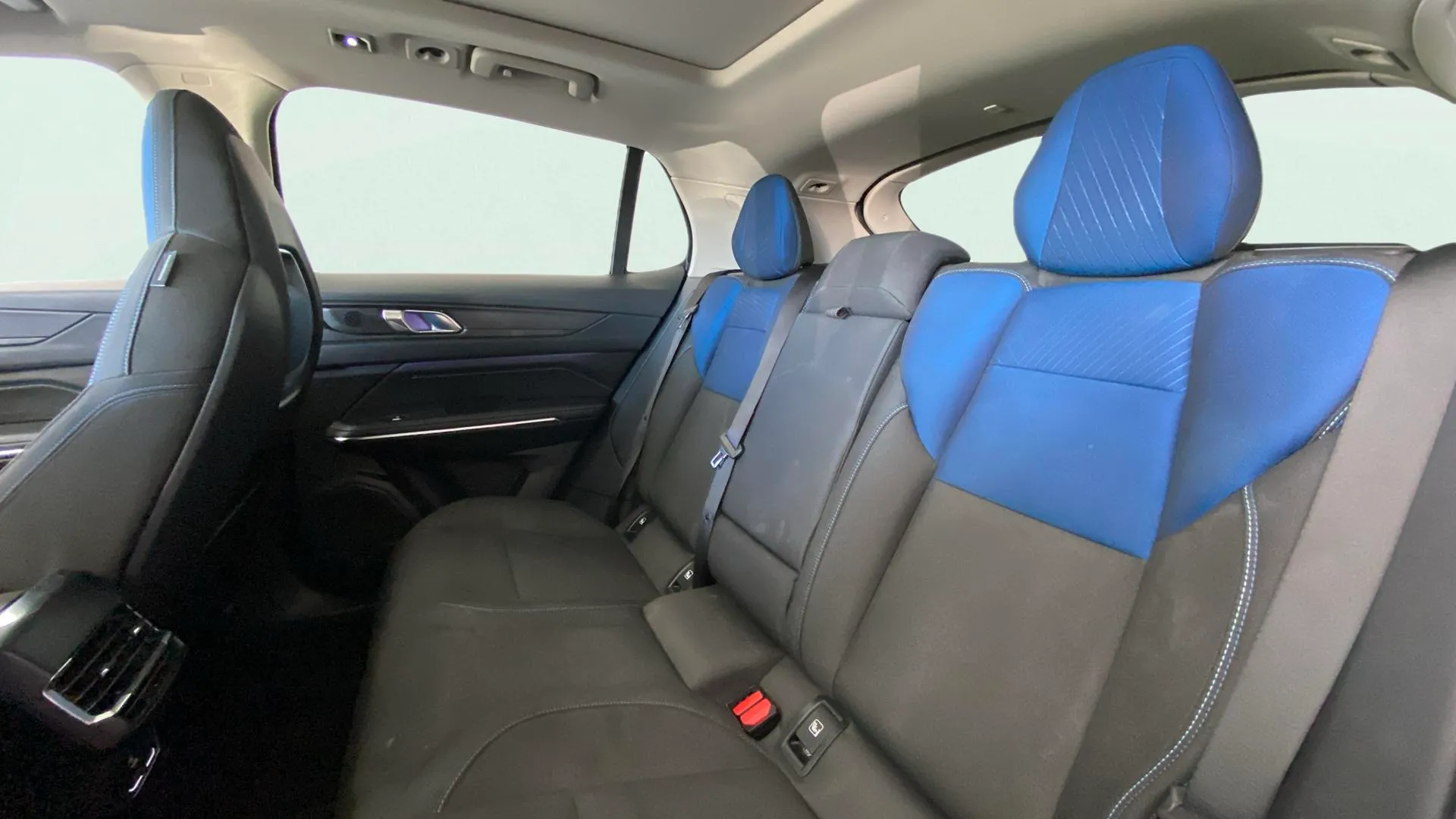 Lynk & Co 01 1.5 PHEV - foto 12