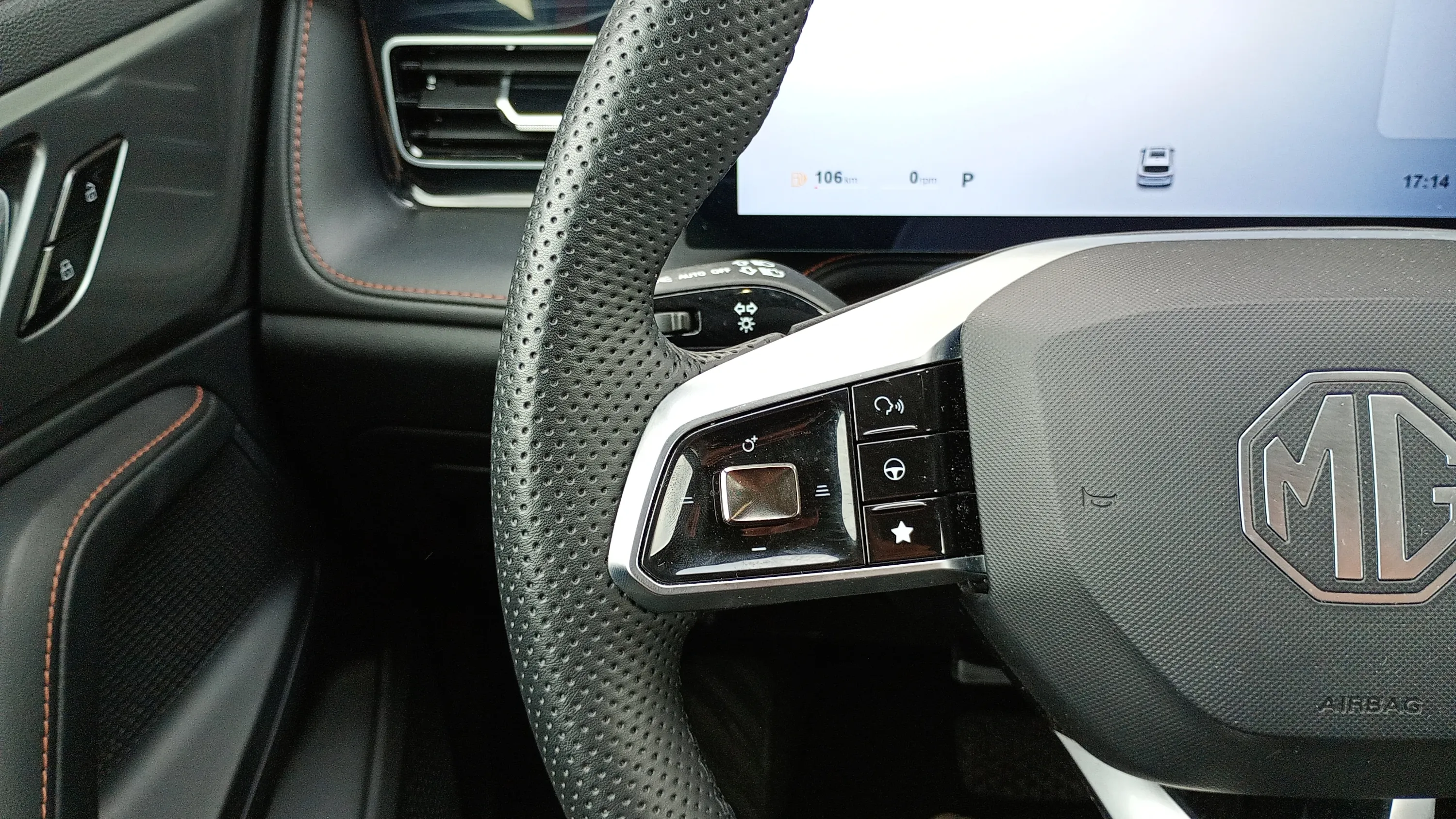 MG HS 1.5T Luxury DCT - foto 23