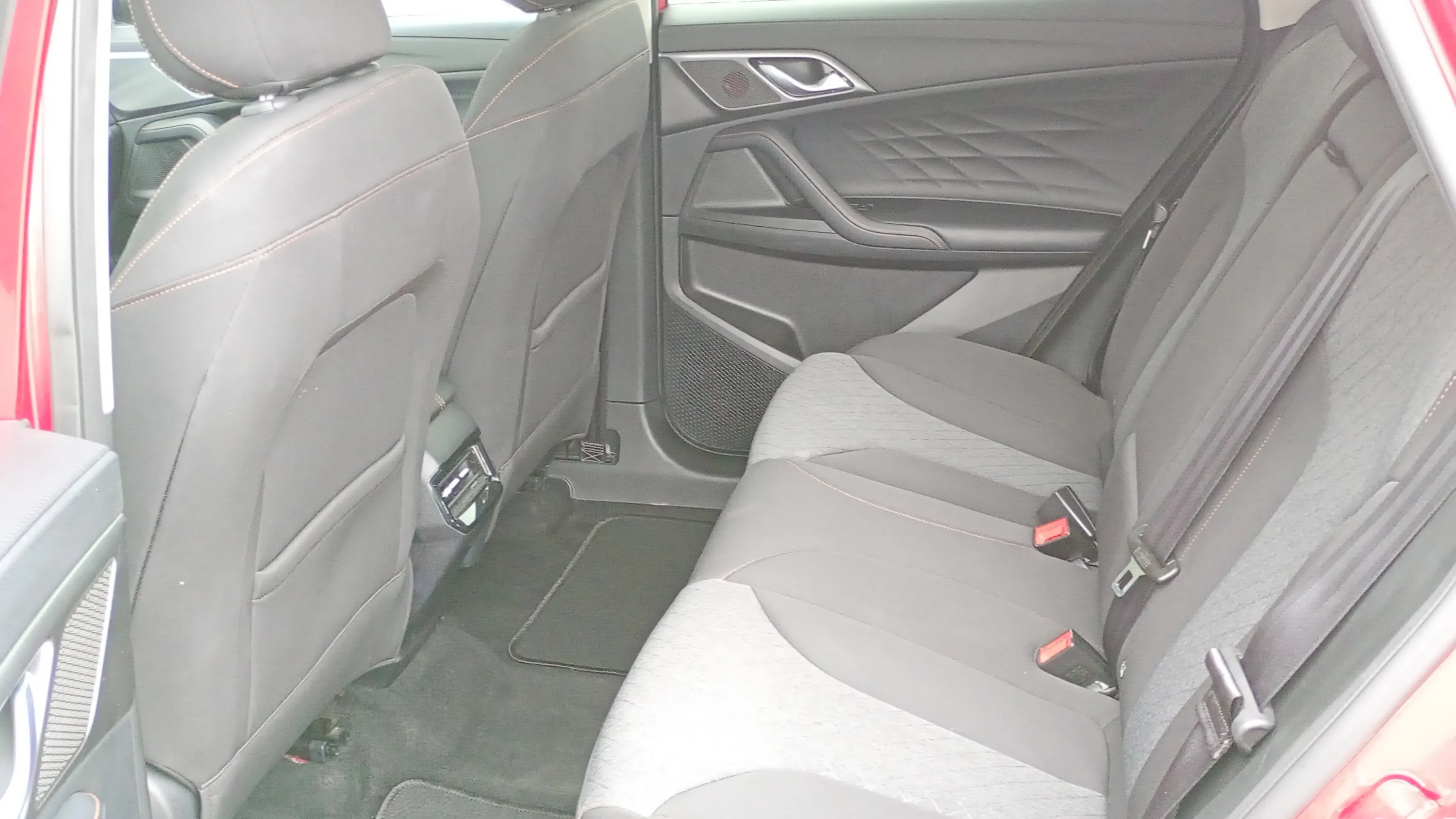 MG HS 1.5T Luxury DCT - foto 12