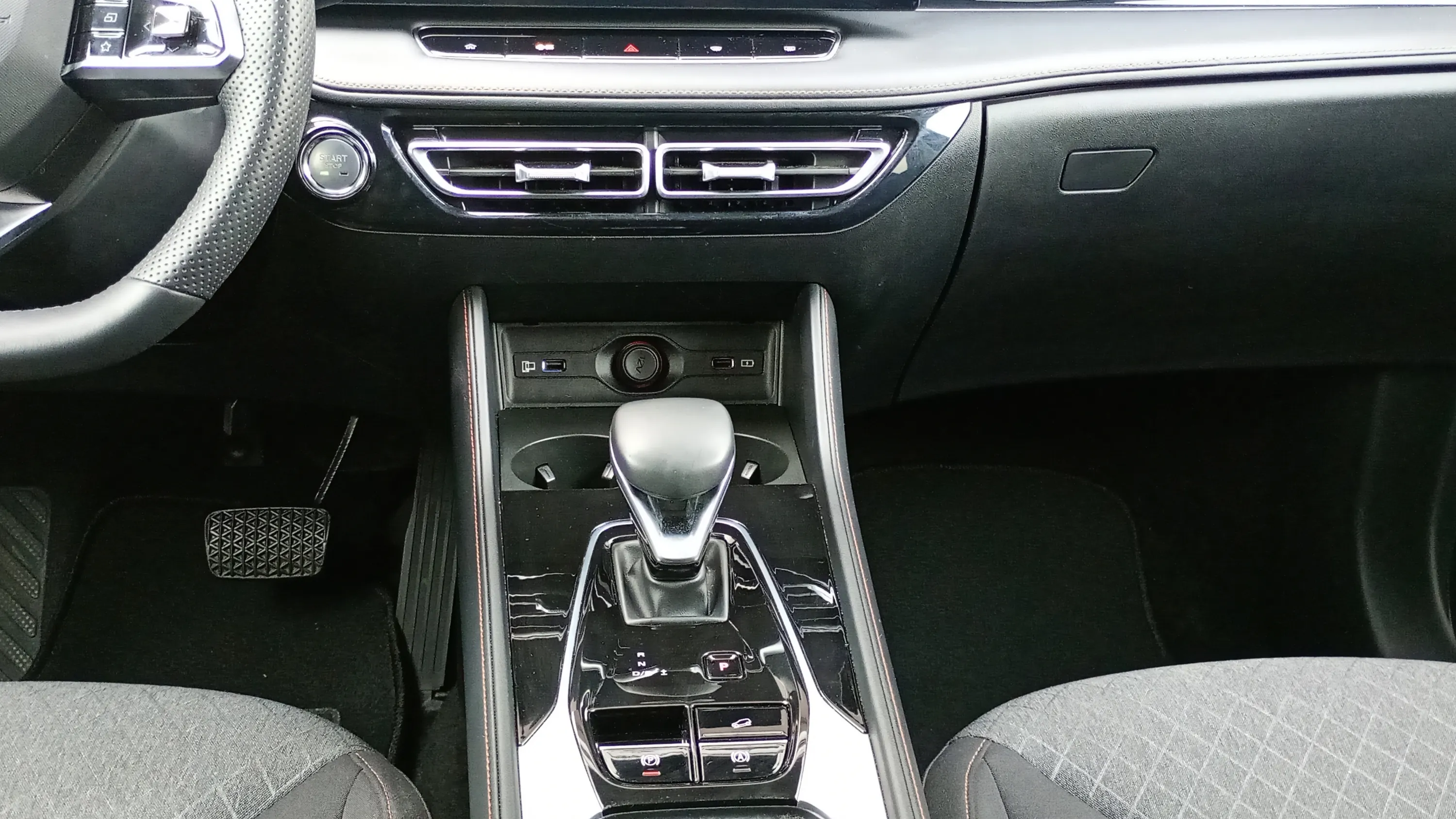 MG HS 1.5T Luxury DCT - foto 9