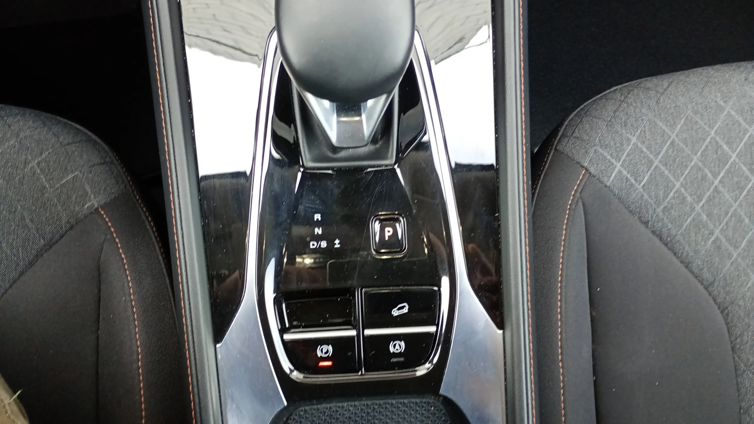 MG HS 1.5T Luxury DCT - foto 27
