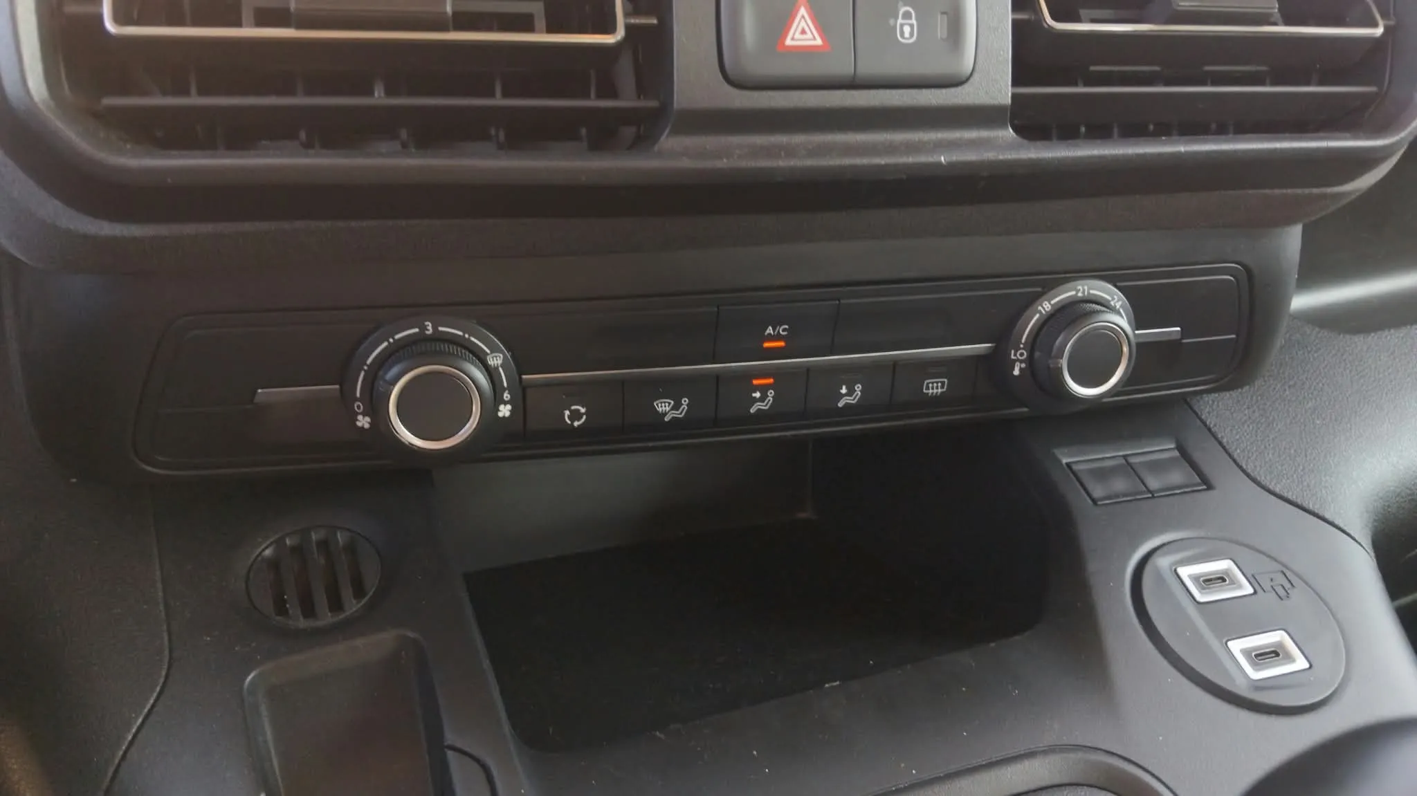 Peugeot Rifter Allure BlueHDi 100 - foto 18