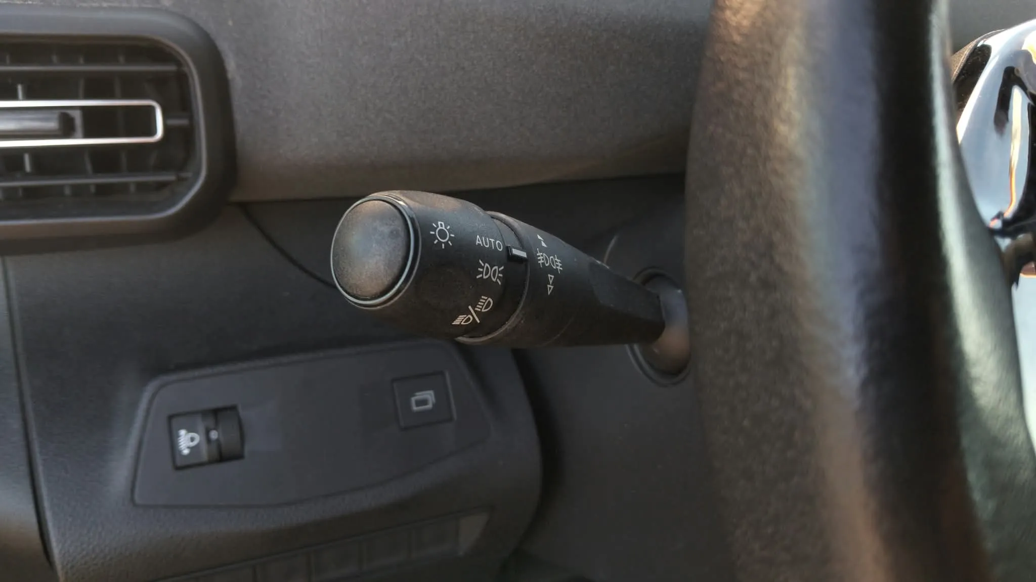 Peugeot Rifter Allure BlueHDi 100 - foto 19