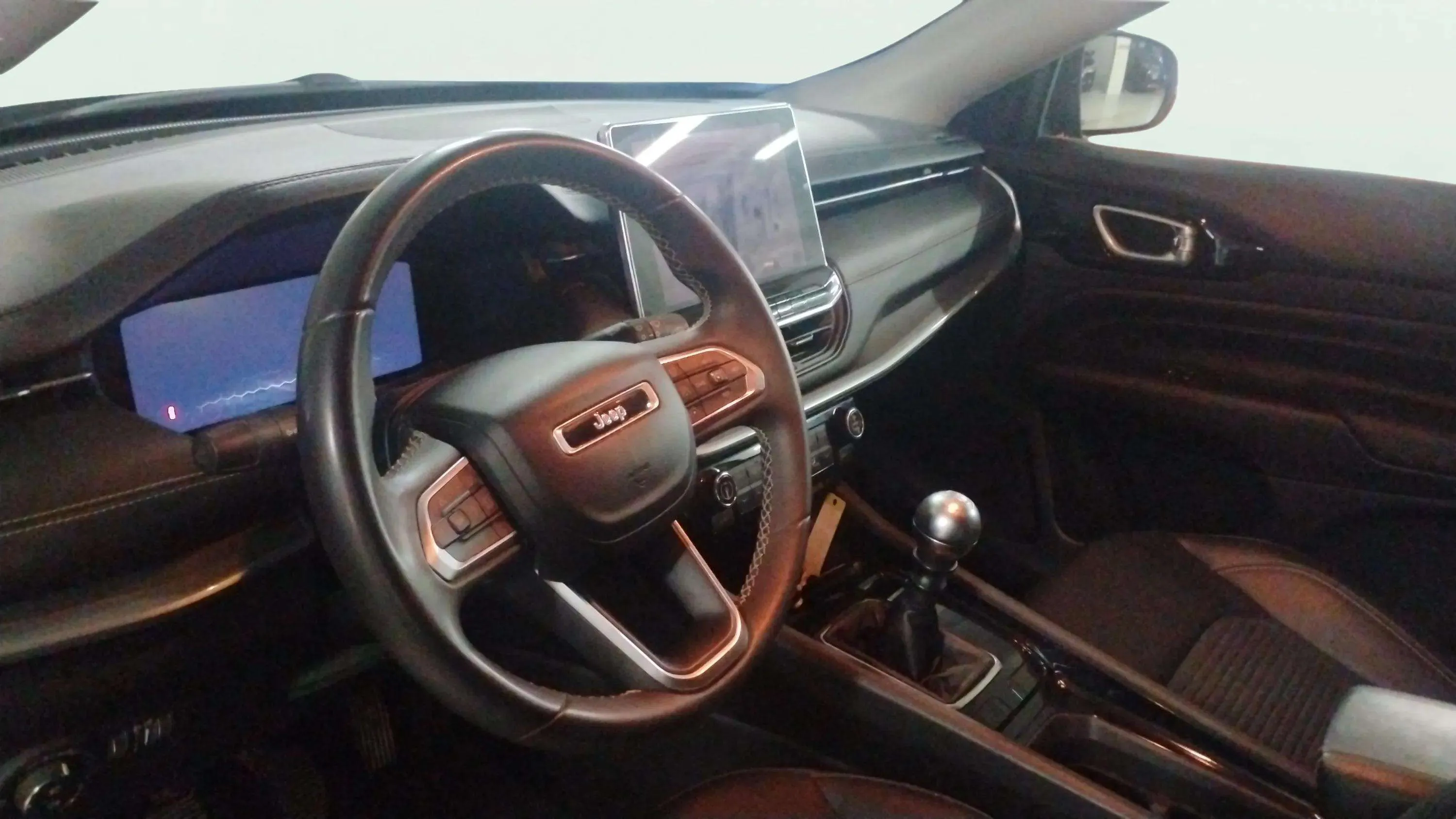 Jeep Compass 1.6 Mjet 80th FWD - foto 8