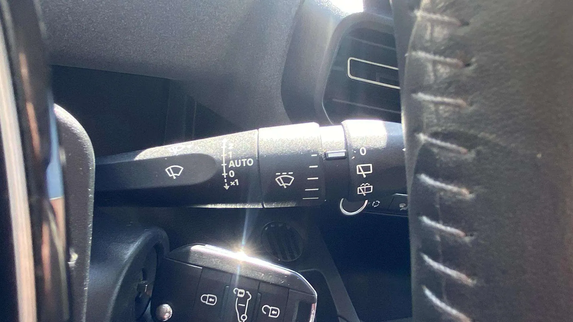 Peugeot Rifter Allure BlueHDi 100 - foto 30