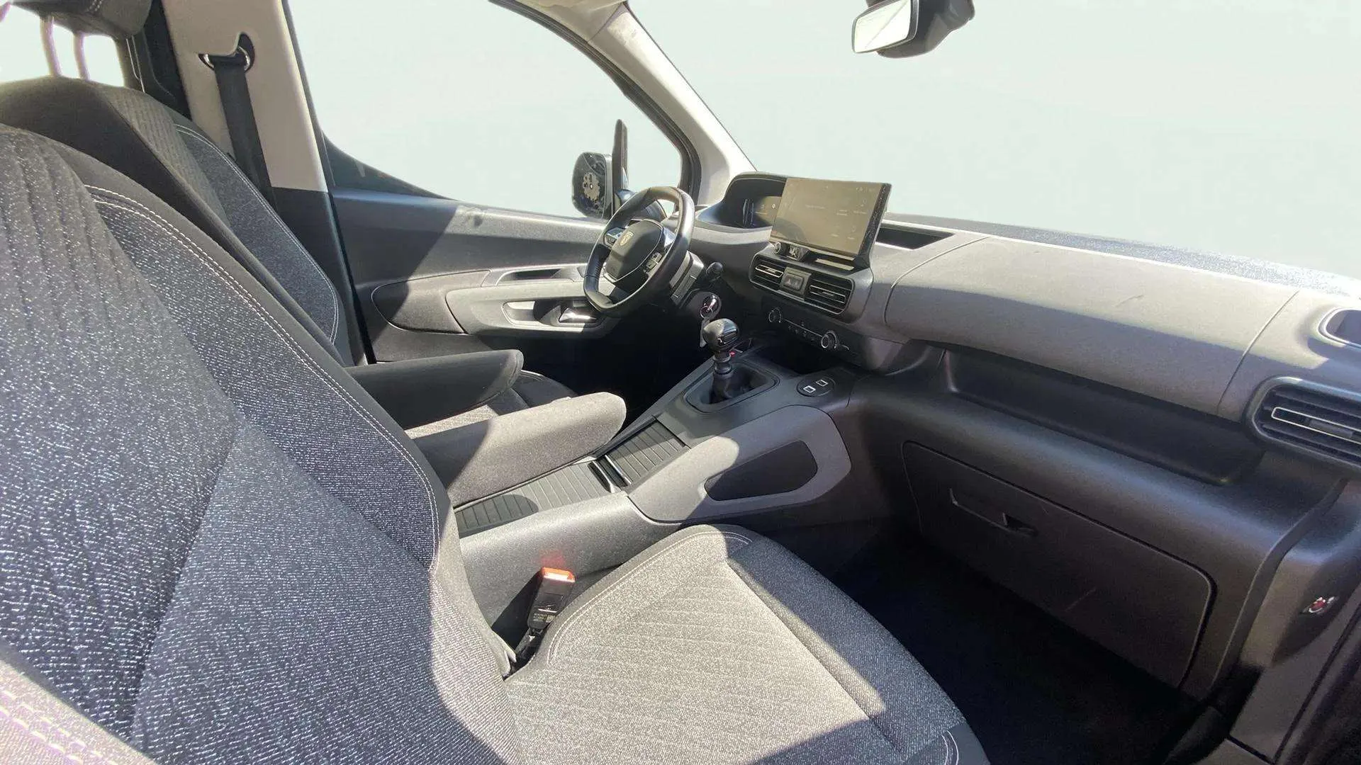 Peugeot Rifter Allure BlueHDi 100 - foto 17