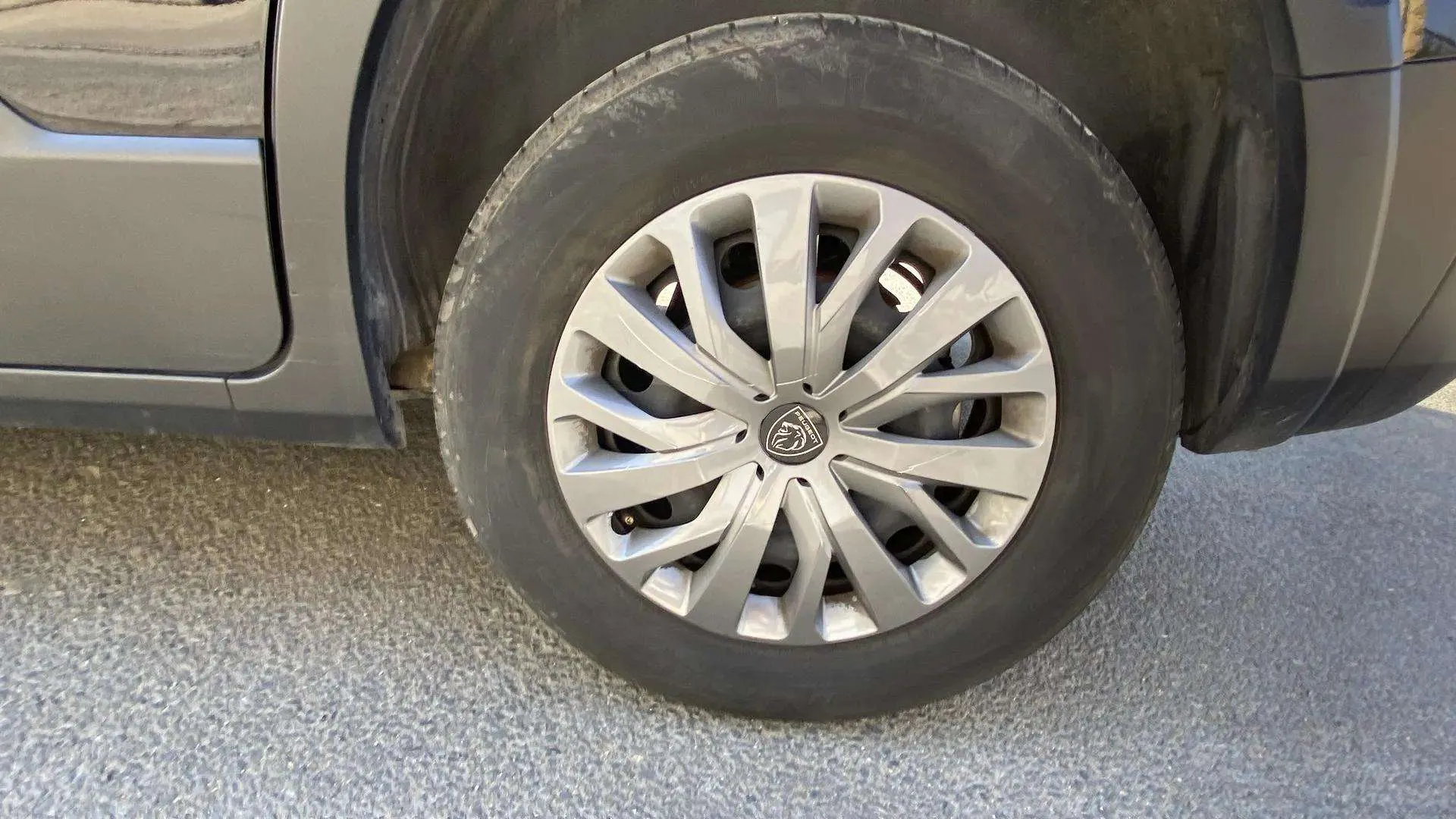 Peugeot Rifter Allure BlueHDi 100 - foto 38