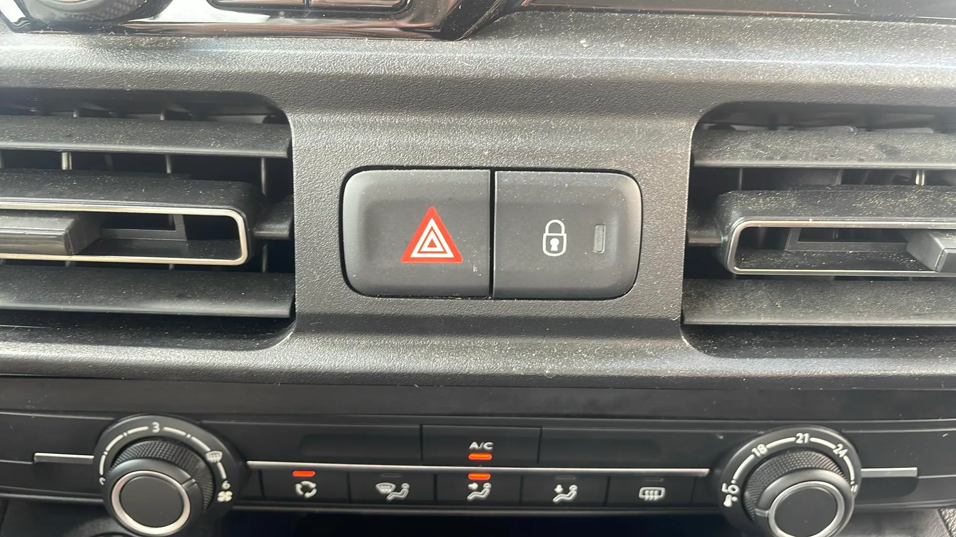 Peugeot Rifter Allure BlueHDi 100 - foto 25