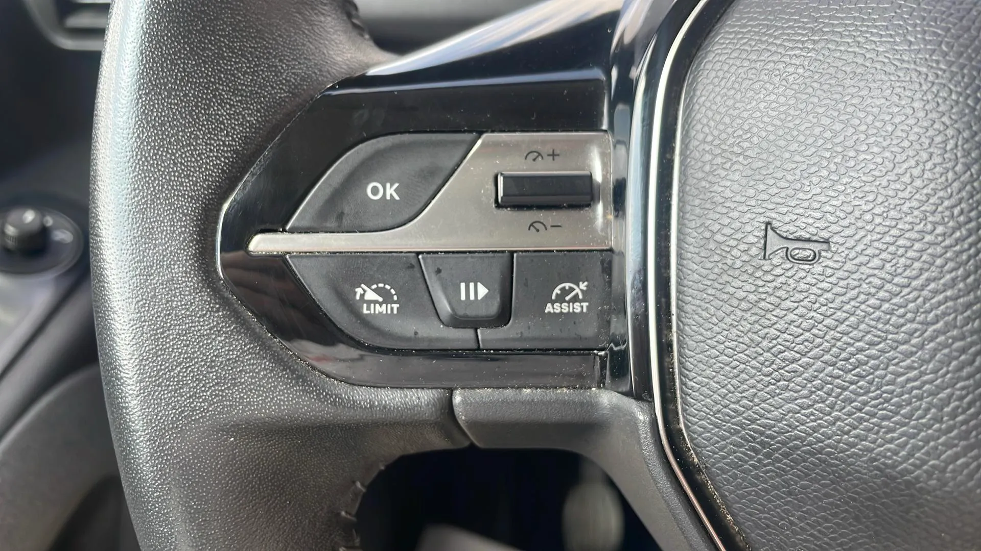 Peugeot Rifter Allure BlueHDi 100 - foto 32