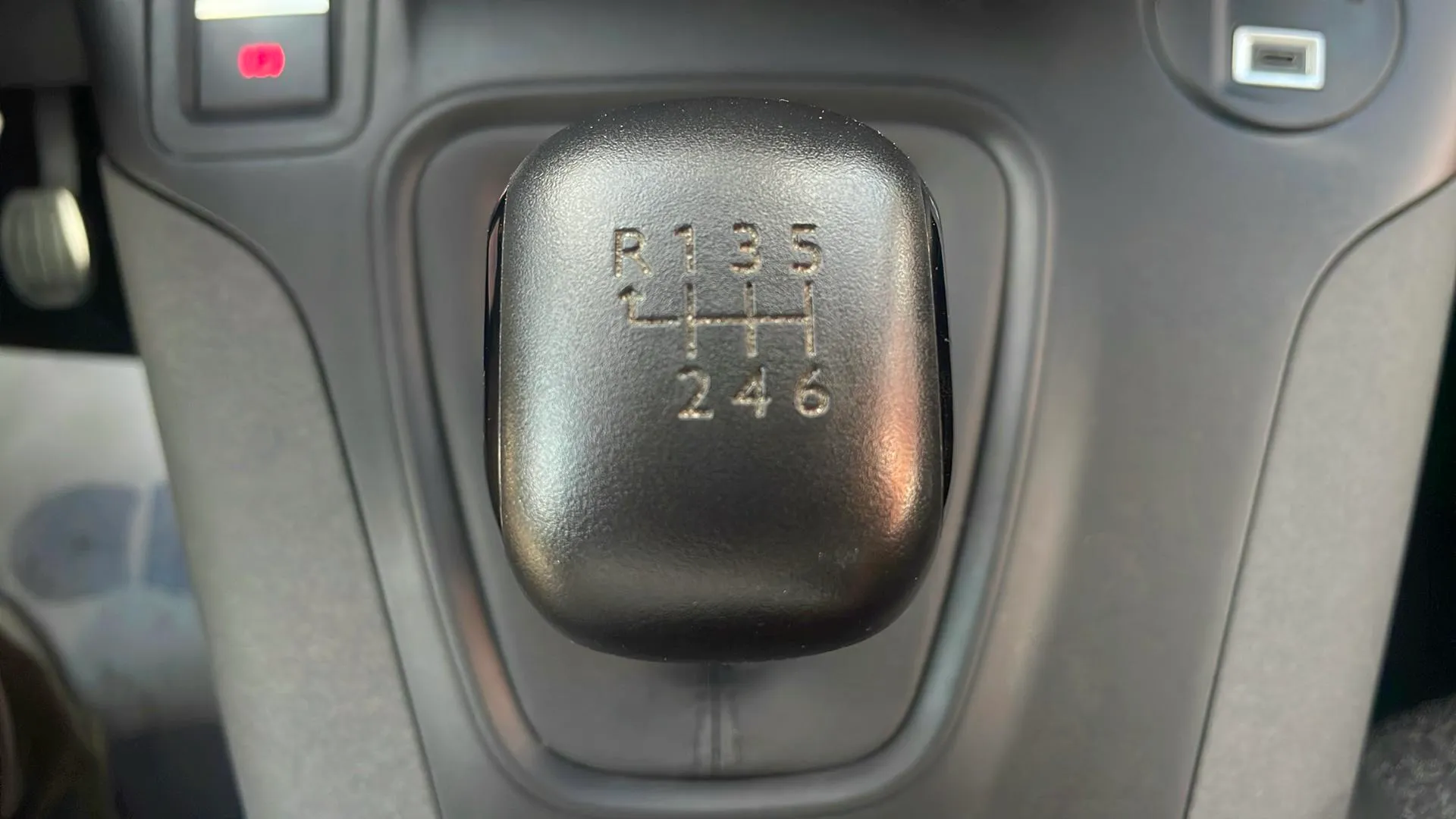 Peugeot Rifter Allure BlueHDi 100 - foto 21