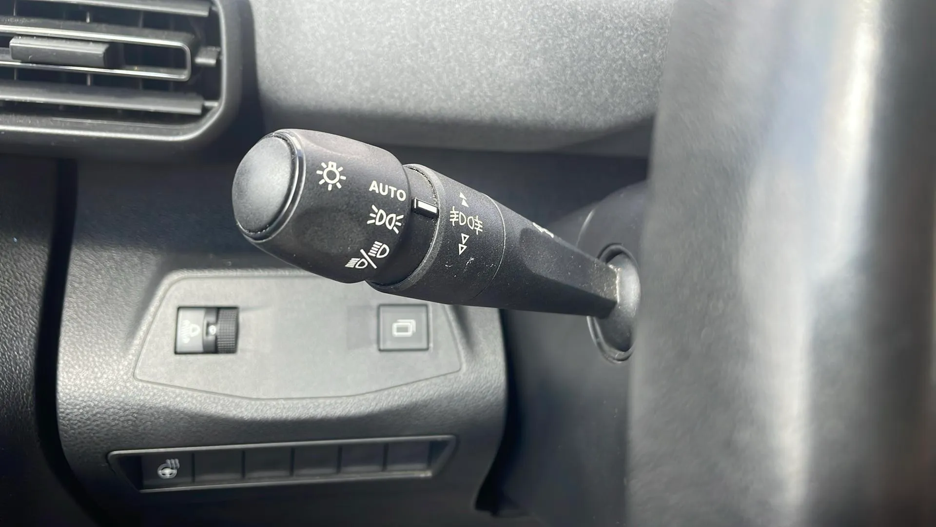 Peugeot Rifter Allure BlueHDi 100 - foto 30