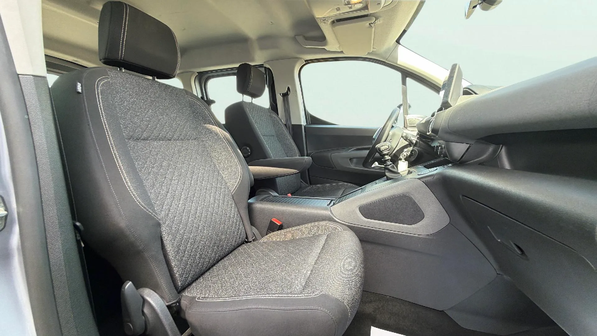 Peugeot Rifter Allure BlueHDi 100 - foto 16