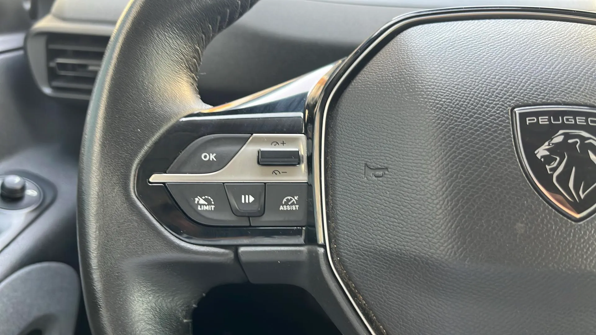 Peugeot Rifter Allure BlueHDi 100 - foto 13
