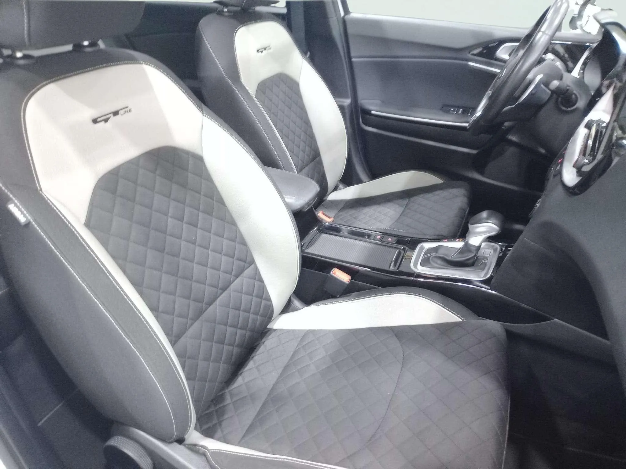 Kia Ceed 1.6 CRDi DCT Business - foto 19