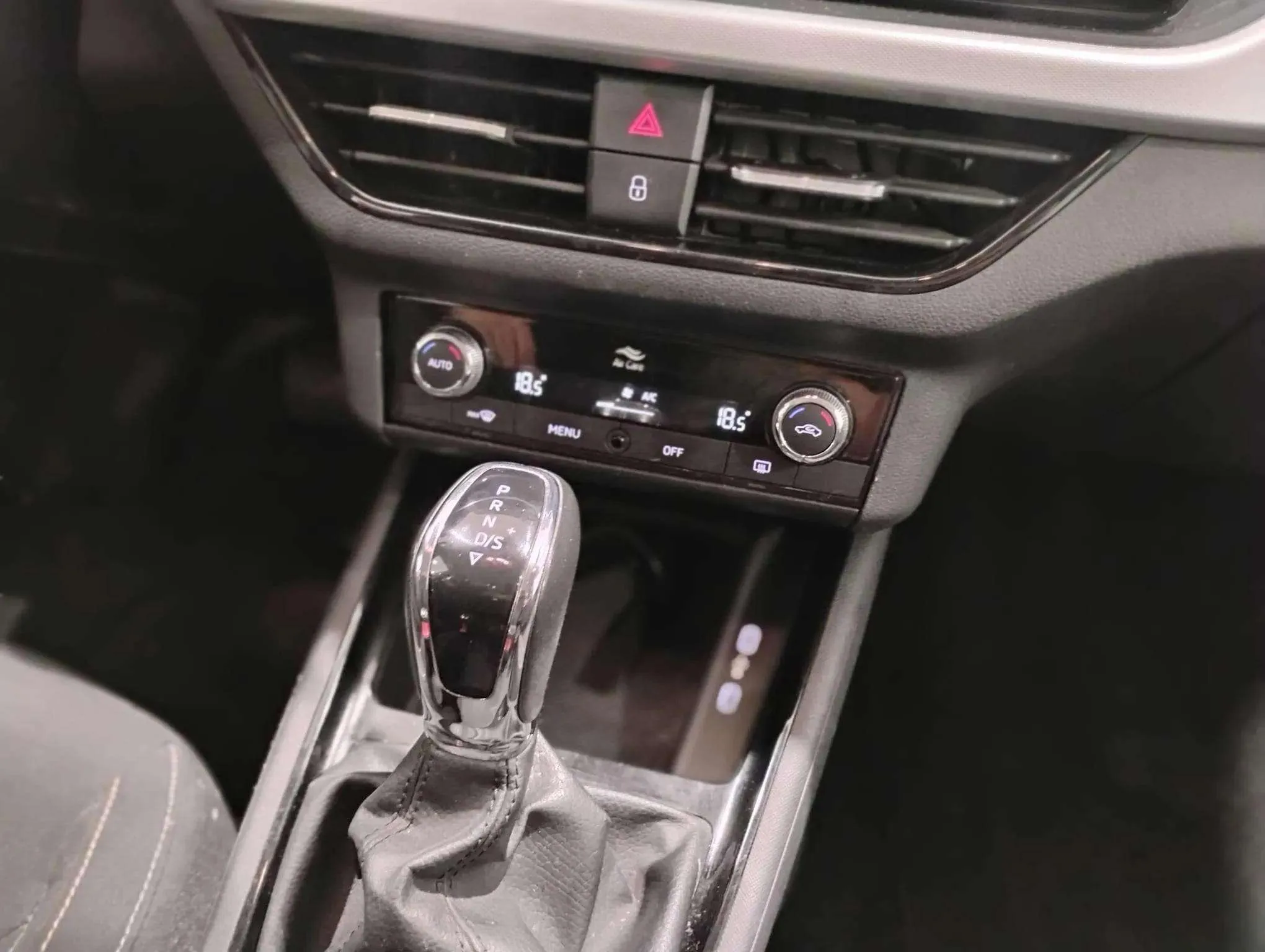 Škoda Kamiq 1.0 TSI DSG Ambition - foto 13