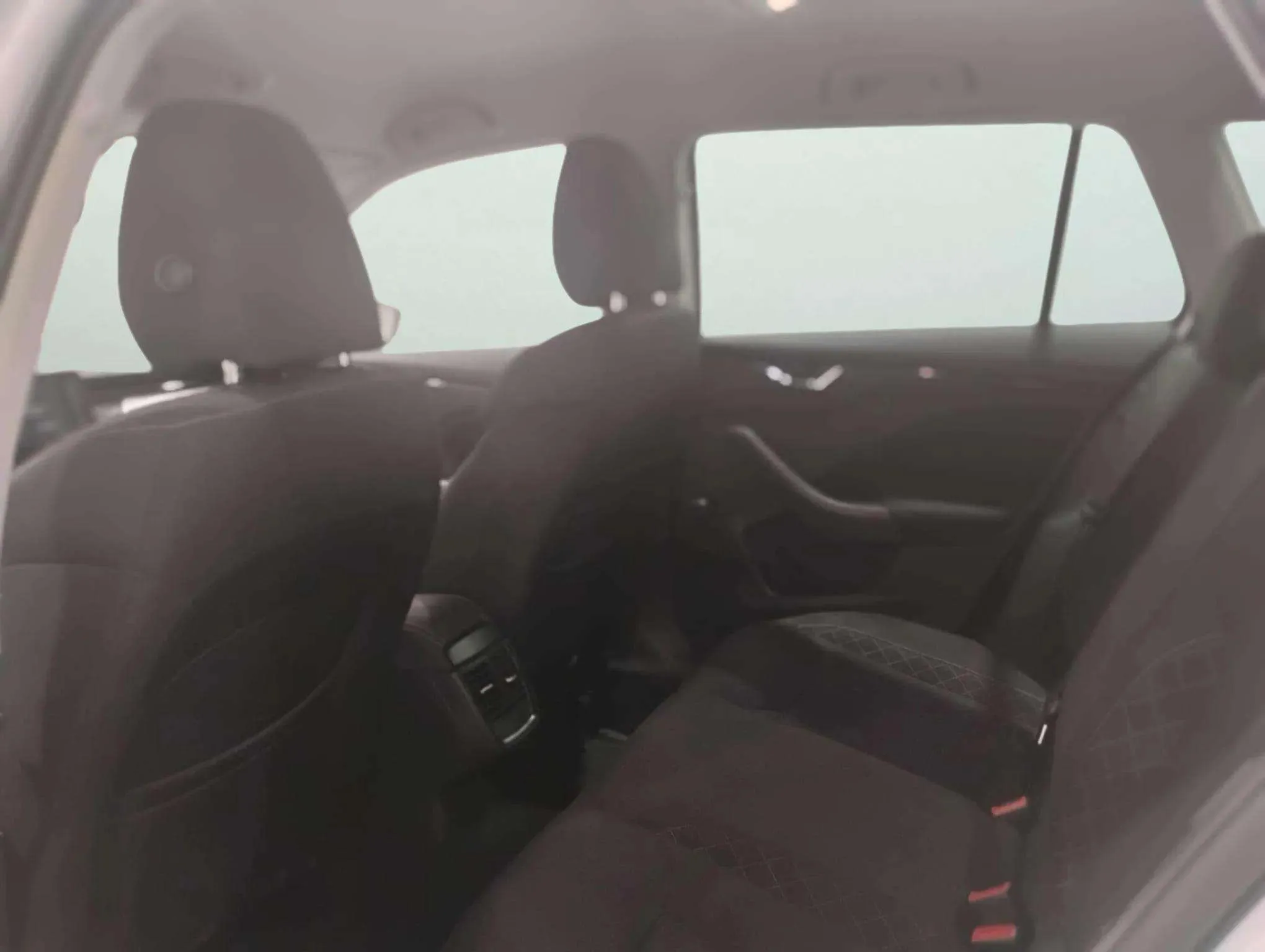 Škoda Kamiq 1.0 TSI DSG Ambition - foto 12
