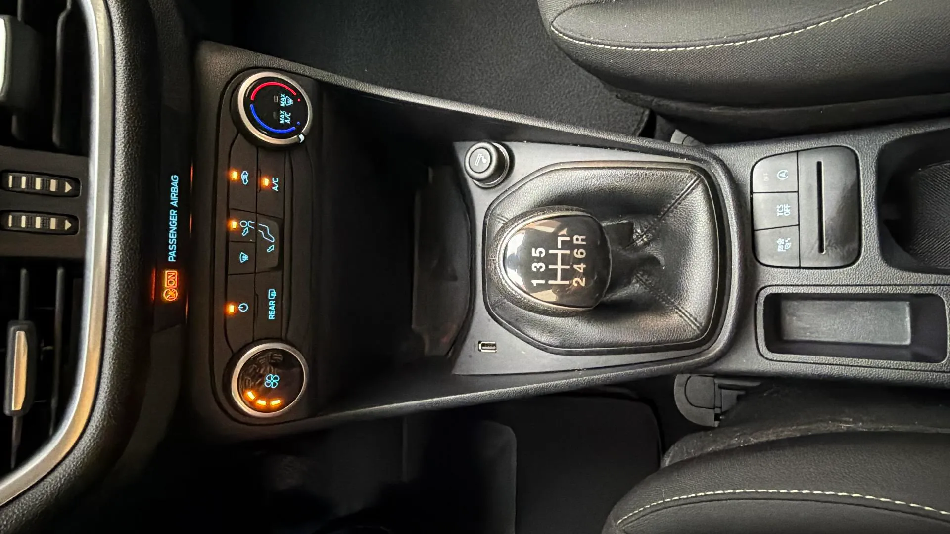 Ford Fiesta 1.0 EcoBoost MHEV Trend - foto 17