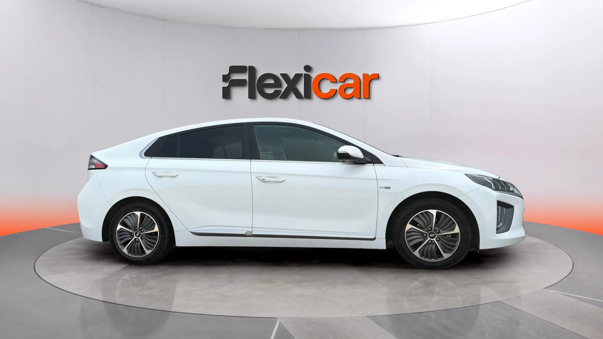 Hyundai Ioniq 1.6 GDI PHEV Klass DCT - foto 2