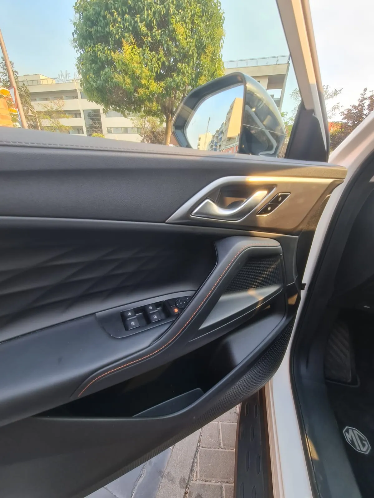 MG HS 1.5T Plug IN Hybrid Comfort - foto 8