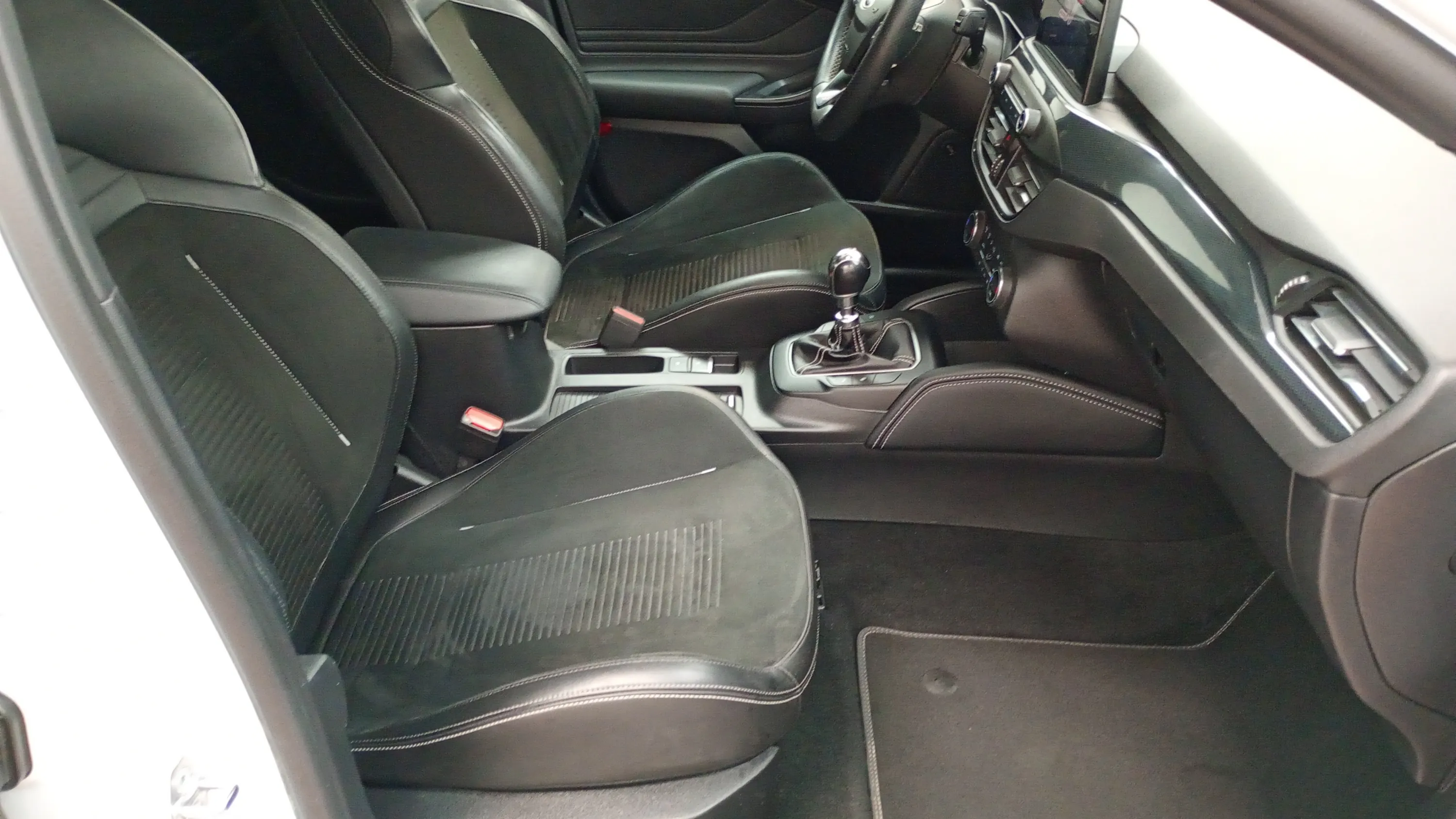 Ford Focus 2.3 EcoBoost ST 3 - foto 19
