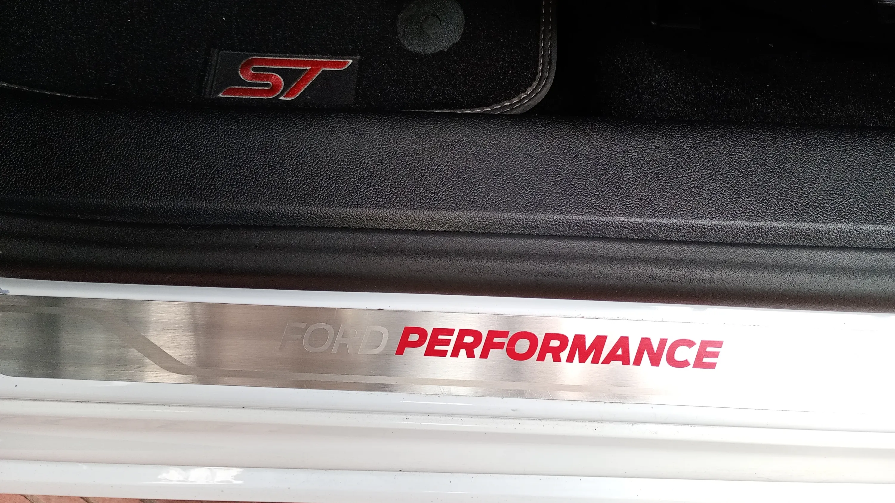 Ford Focus 2.3 EcoBoost ST 3 - foto 25