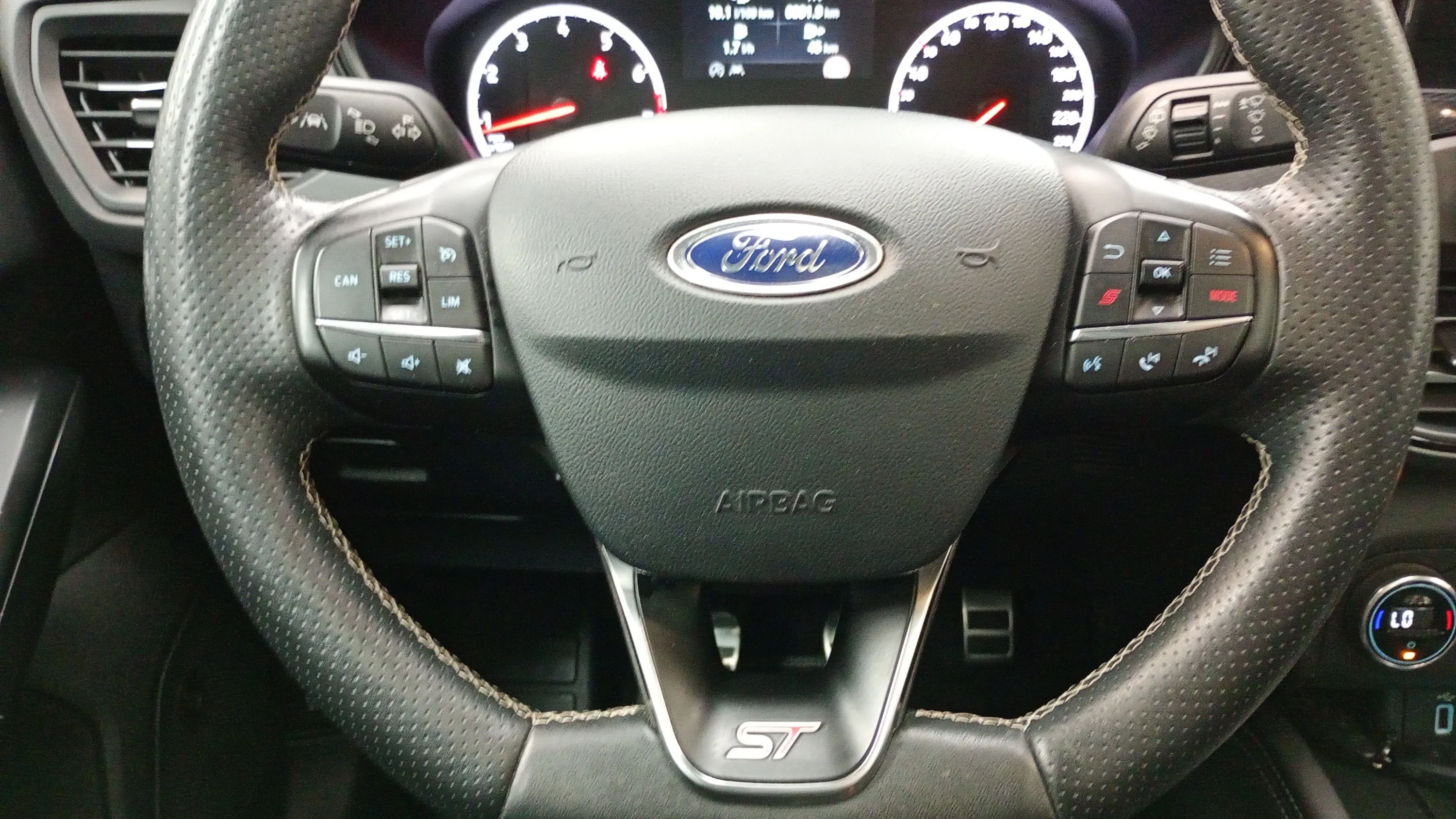 Ford Focus 2.3 EcoBoost ST 3 - foto 11