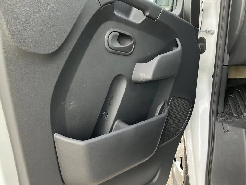 Nissan NV400 2.3dCi Comfort - foto 38