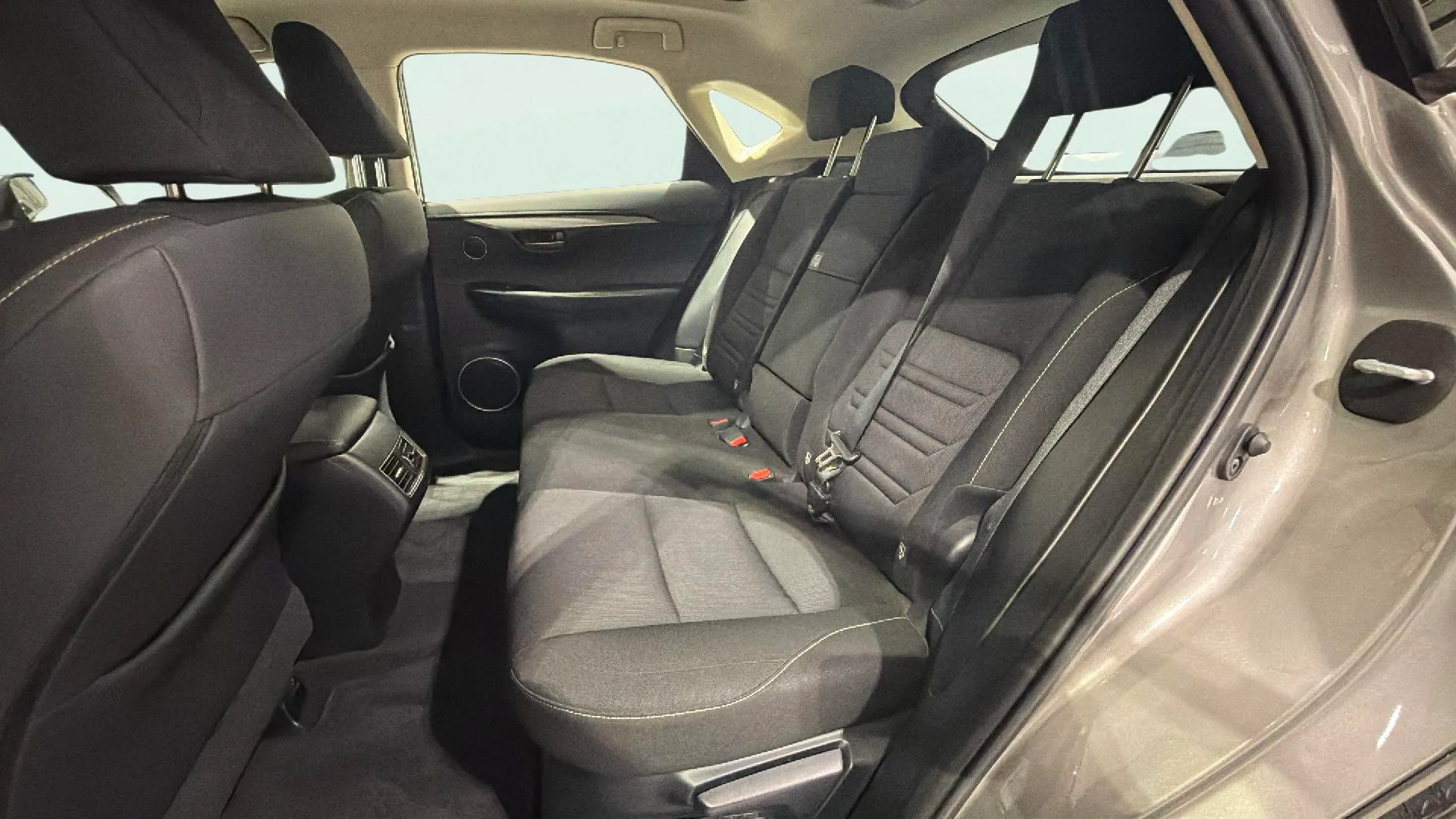 Lexus NX 2.5 300h Business 2WD - foto 17