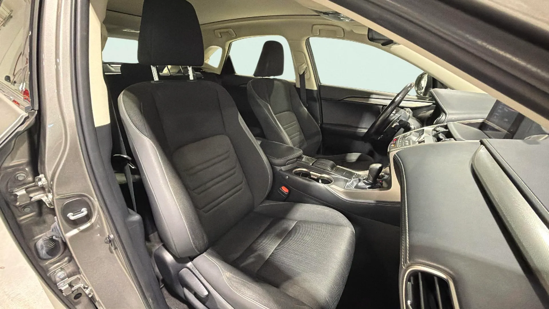 Lexus NX 2.5 300h Business 2WD - foto 15