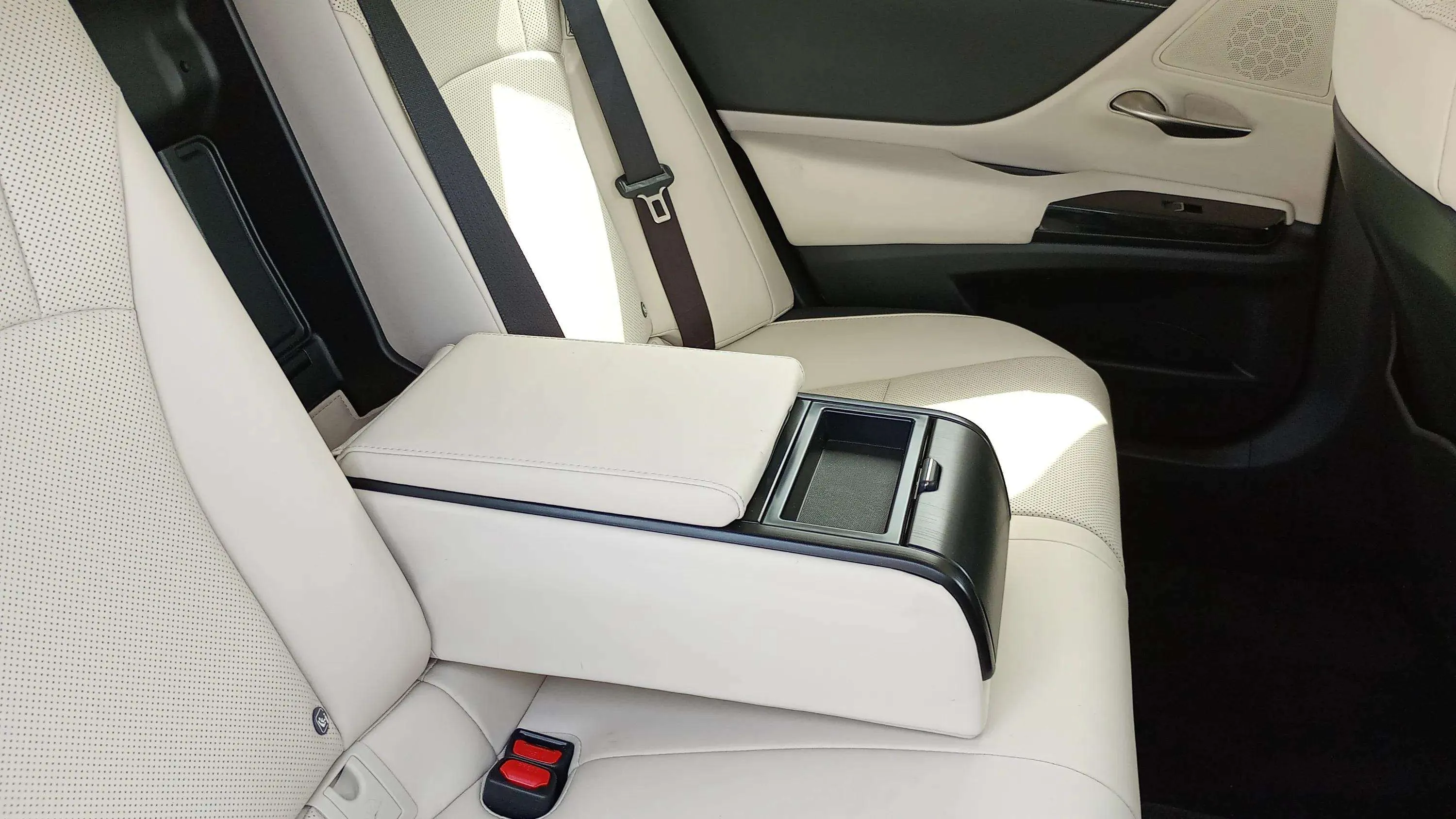 Lexus ES 2.5 300h Premium - foto 17