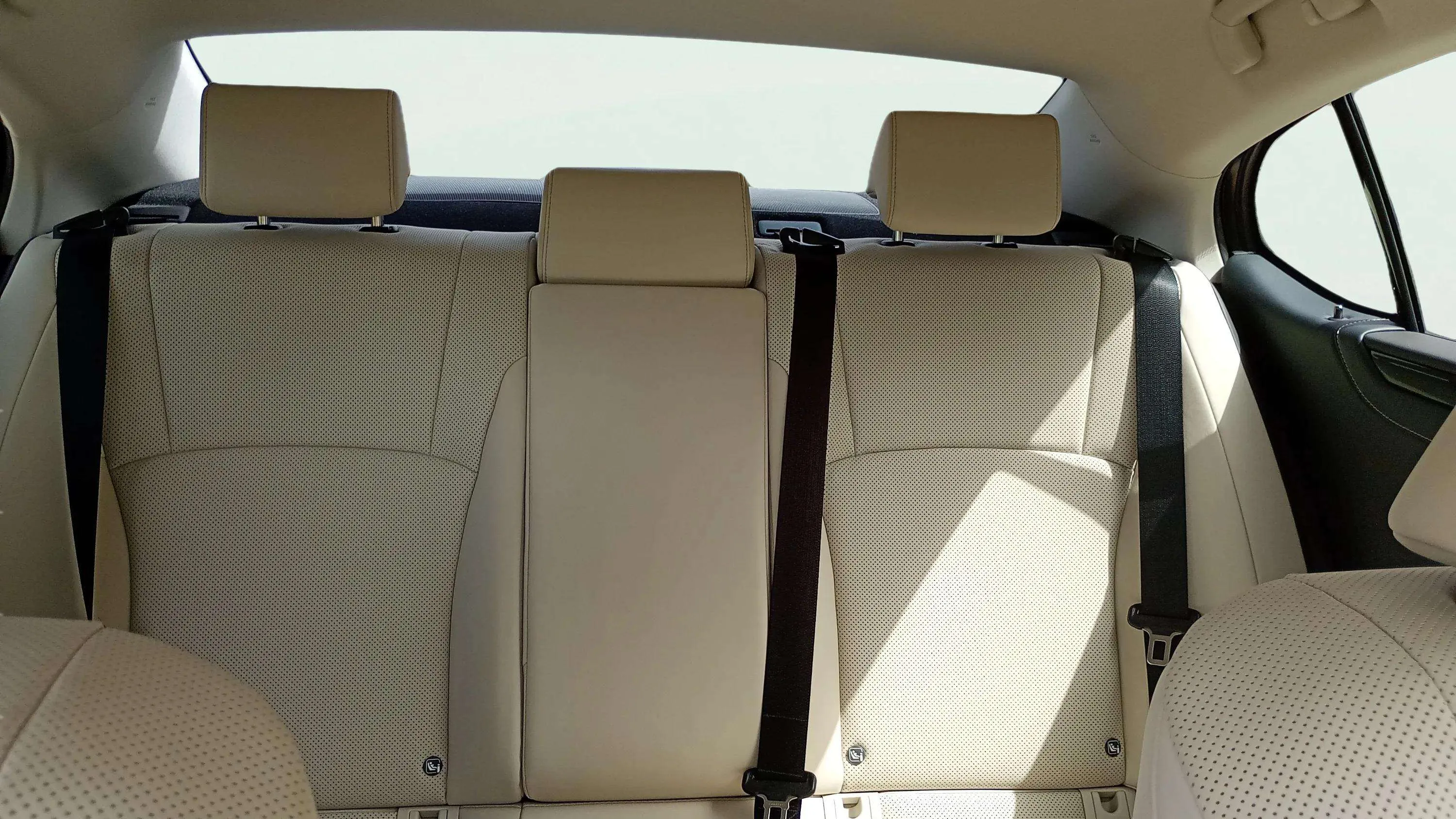 Lexus ES 2.5 300h Premium - foto 16