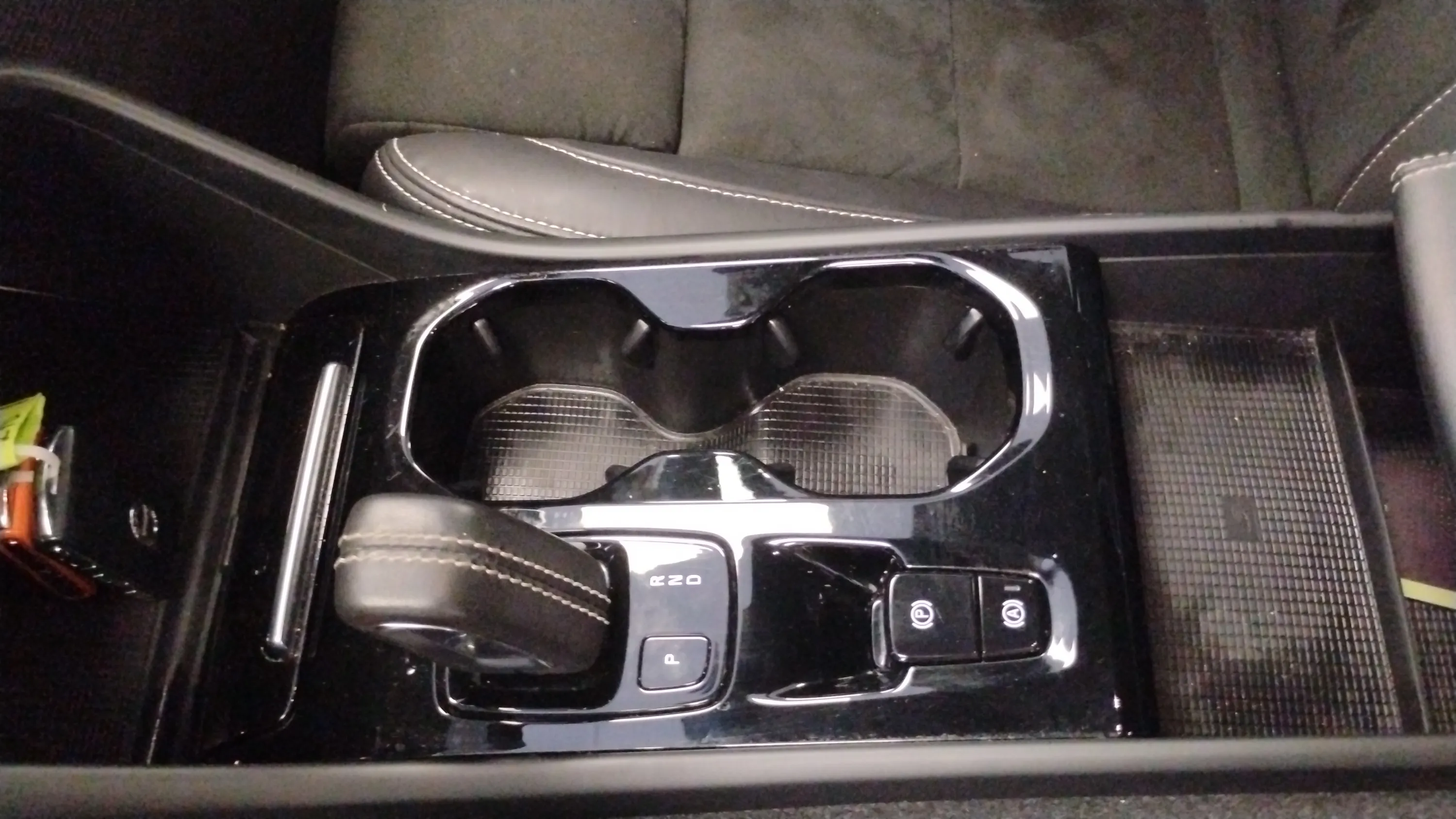 Volvo XC40 1.5 T4 Twin Recharge R-Design - foto 18