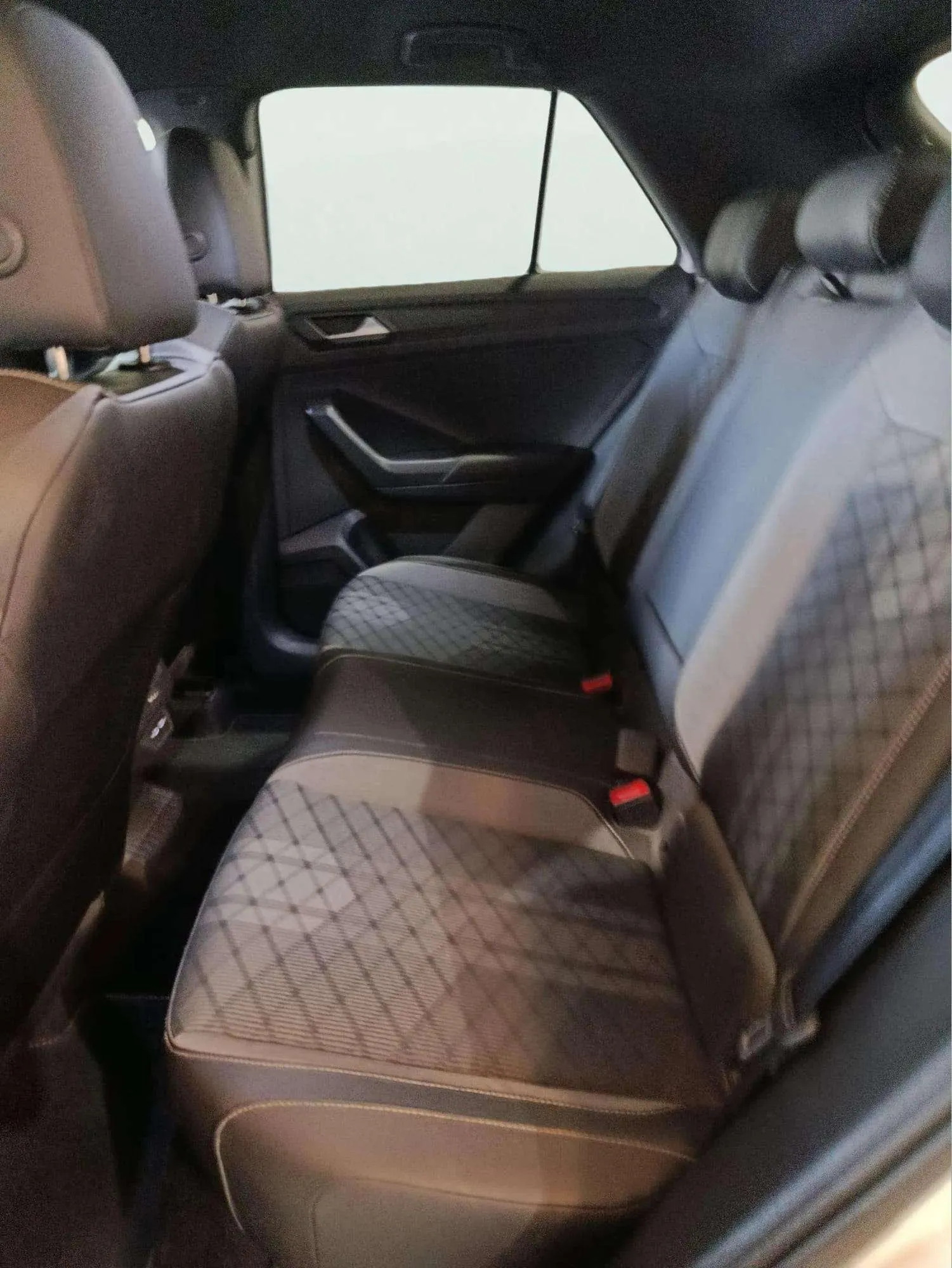 Volkswagen T-Roc R-Line 1.5 TSI DSG - foto 14