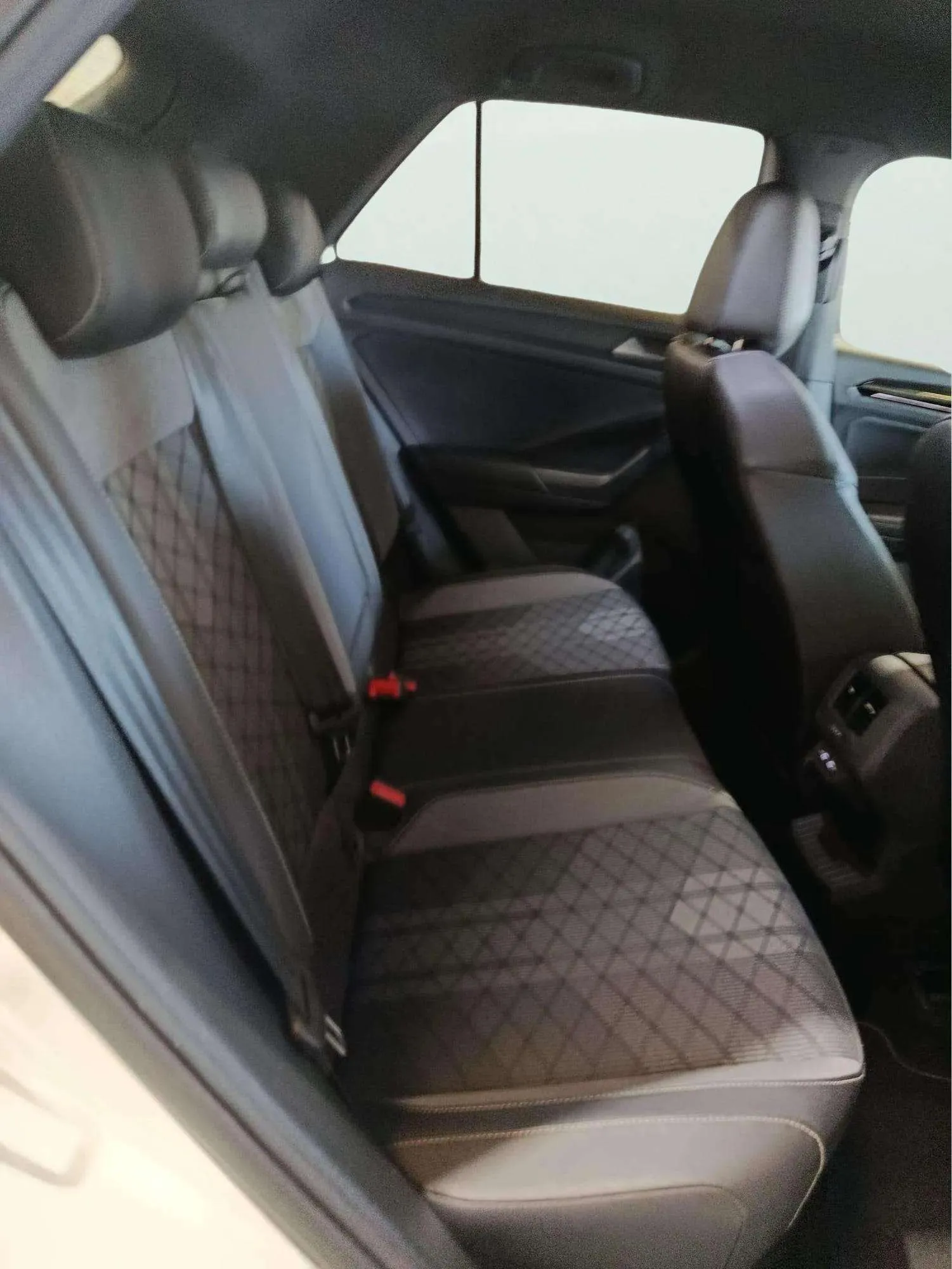 Volkswagen T-Roc R-Line 1.5 TSI DSG - foto 16