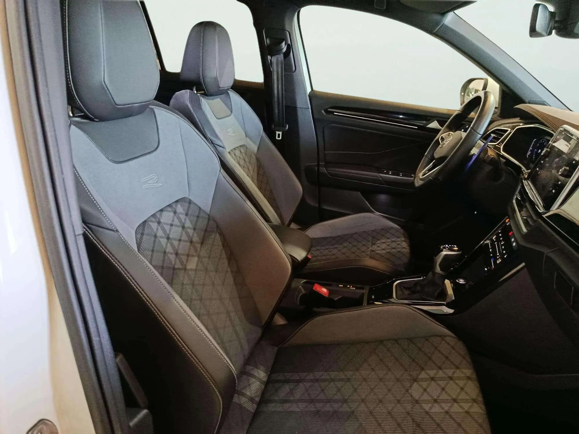 Volkswagen T-Roc R-Line 1.5 TSI DSG - foto 19