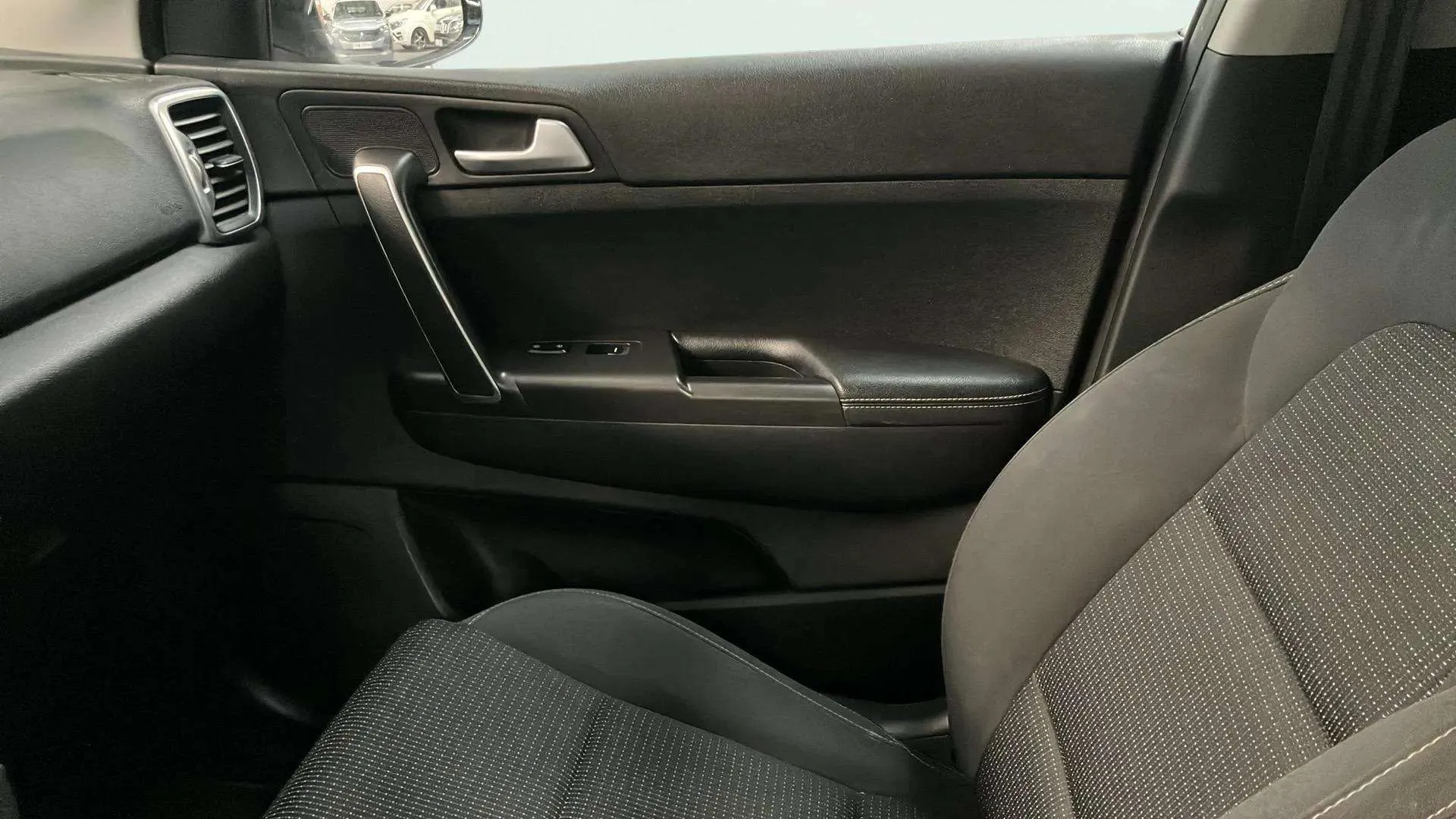 Kia Sportage 1.7 CRDi VGT Emotion 4x2 - foto 17