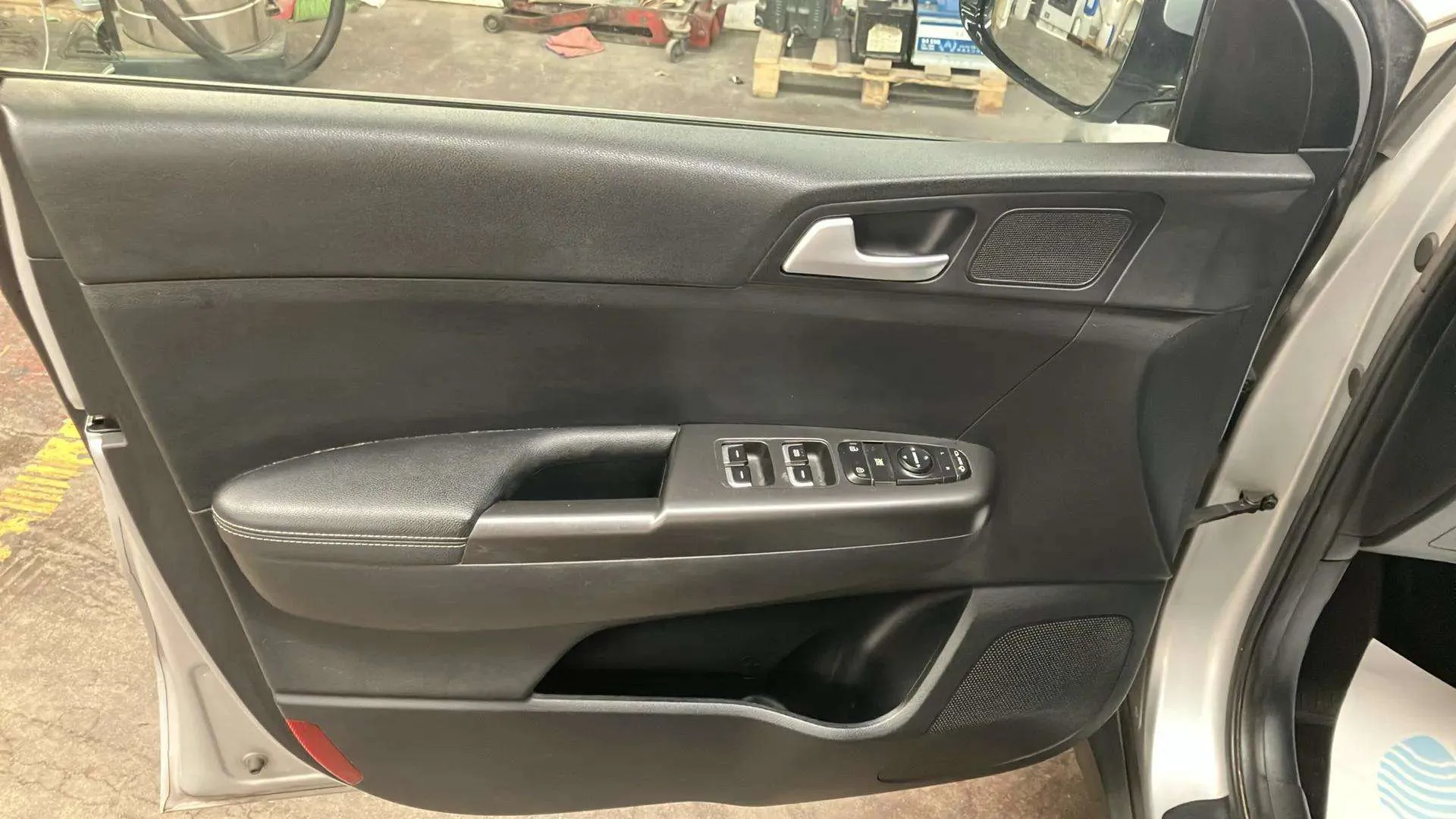 Kia Sportage 1.7 CRDi VGT Emotion 4x2 - foto 16